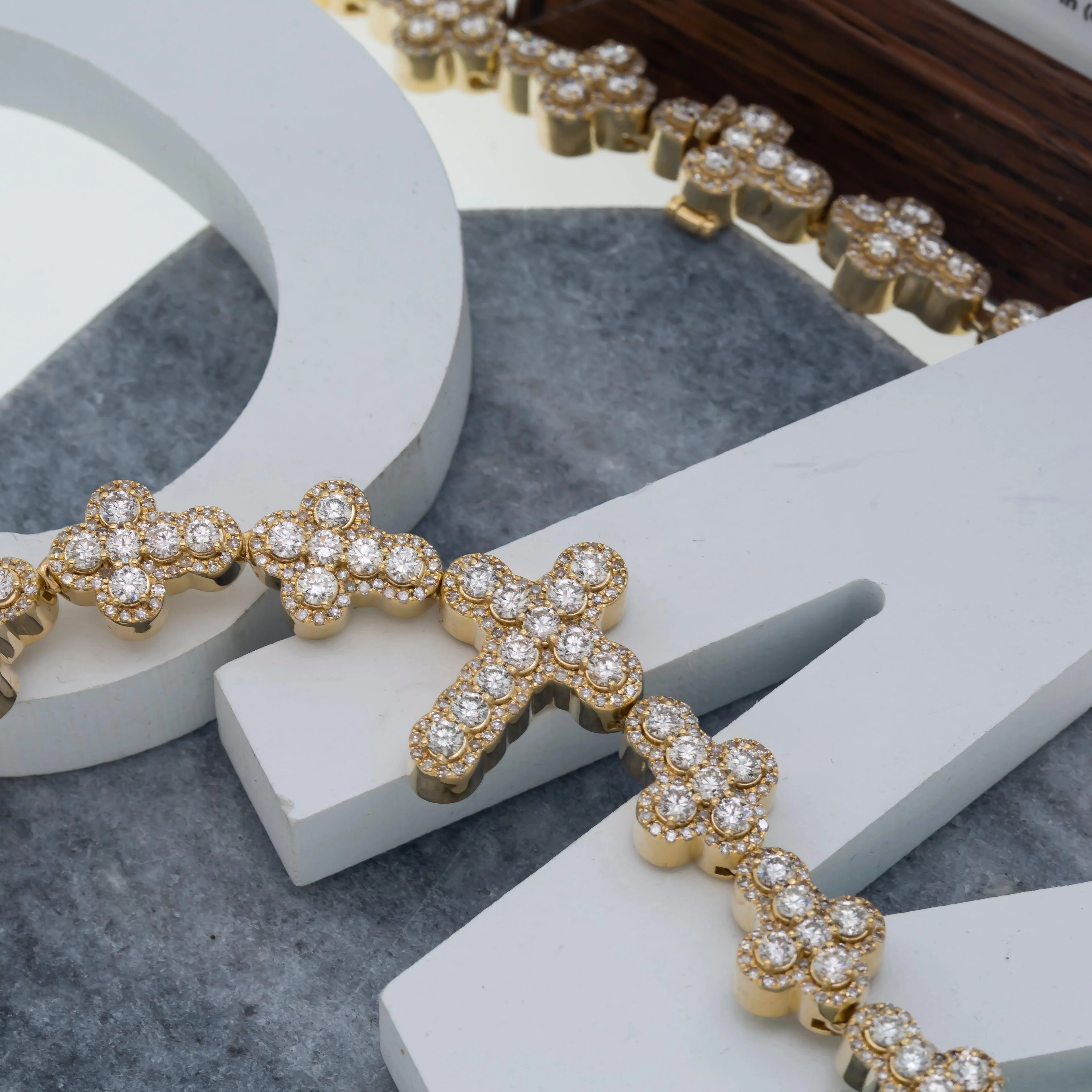 10K GOLD 11.7MM ROUND DIAMOND CROSS CHAIN 27.76 CT - Image 8