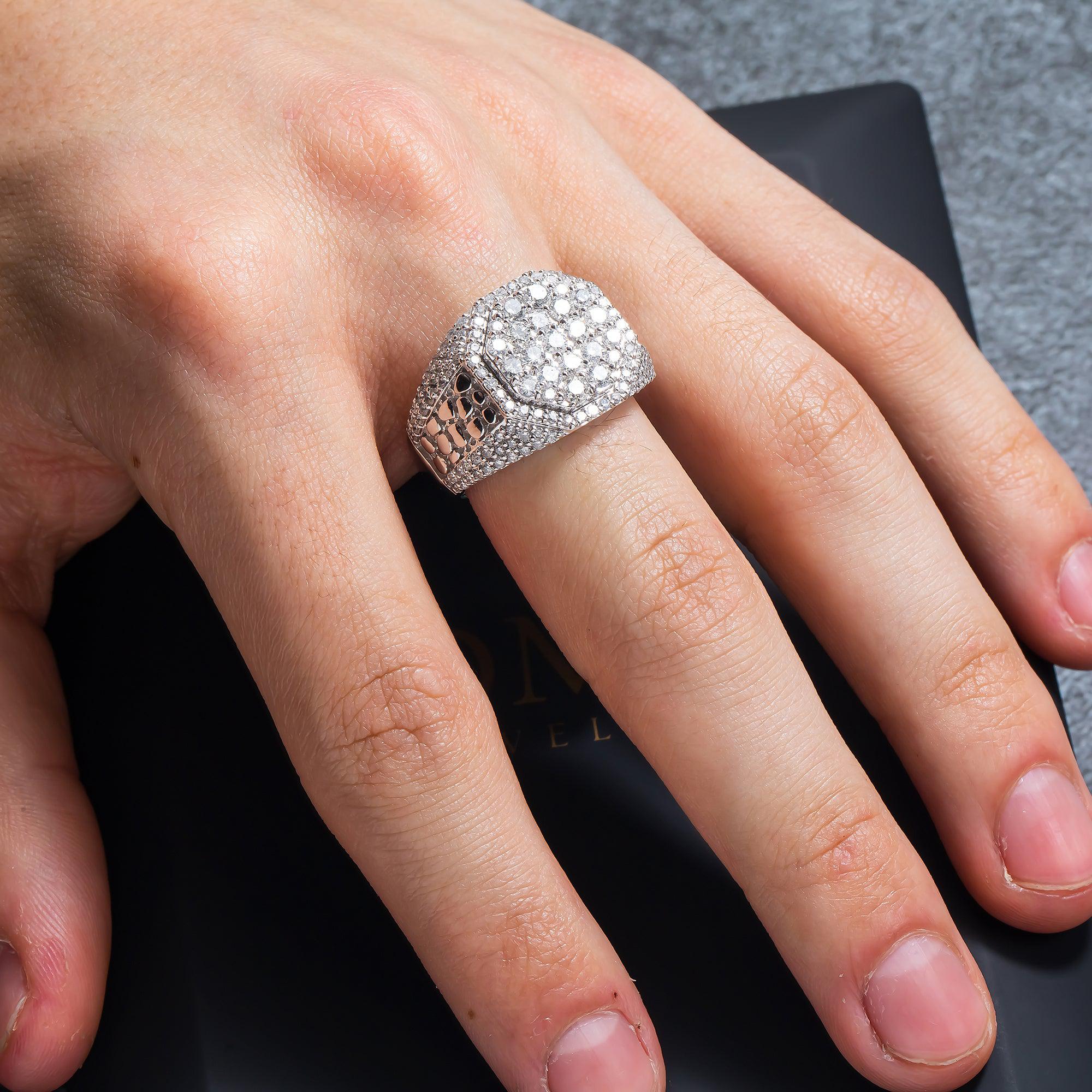 10K GOLD BAGUETTE AND ROUND CLUSTER DIAMOND RING 5.35 CT - Image 2