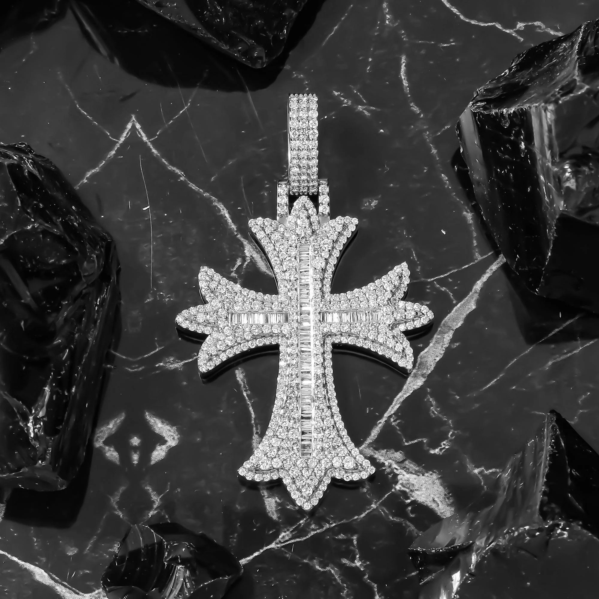 10K GOLD BAGUETTE AND ROUND DIAMOND CROSS PENDANT 3.02 CT - Image 2