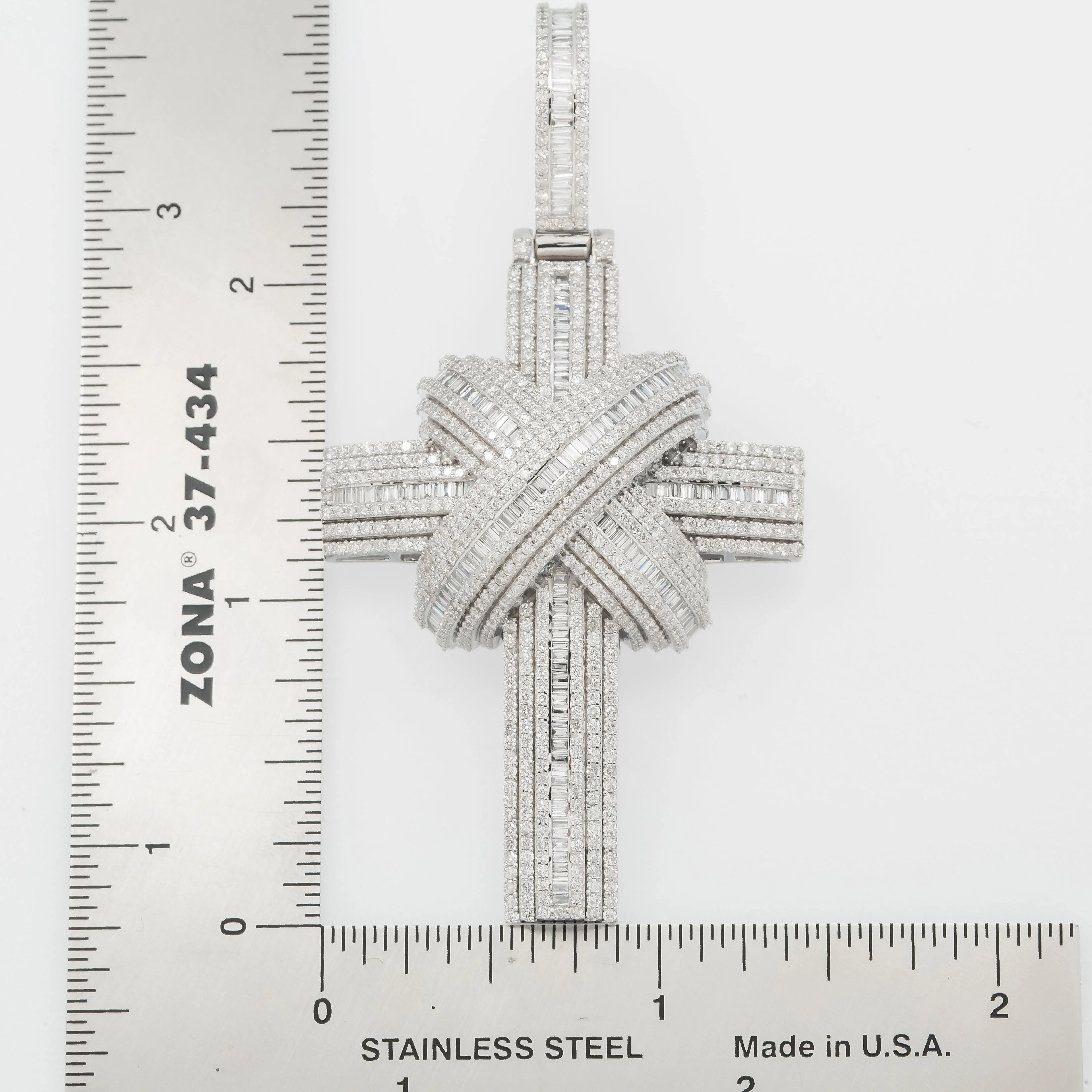 10K GOLD BAGUETTE AND ROUND DIAMOND CROSS PENDANT 4.43 CT - Image 3