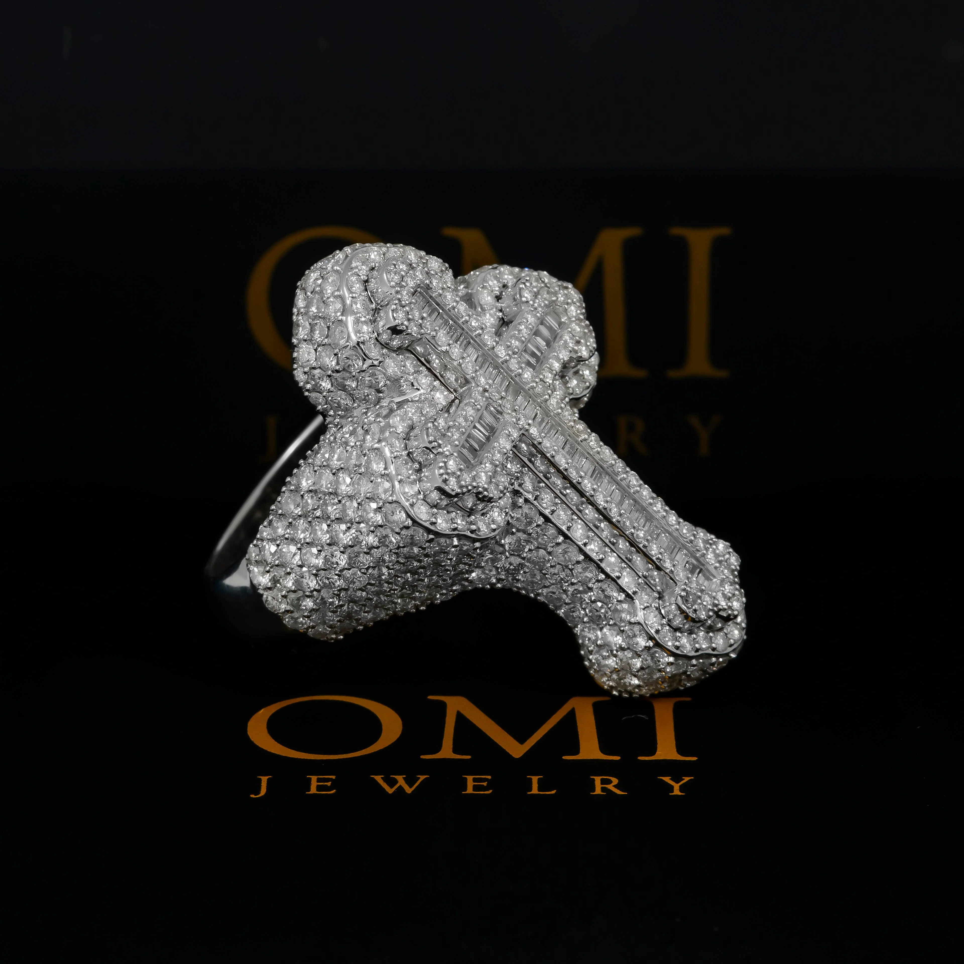10K GOLD BAGUETTE AND ROUND DIAMOND CROSS RING 5.94 CT - Image 4