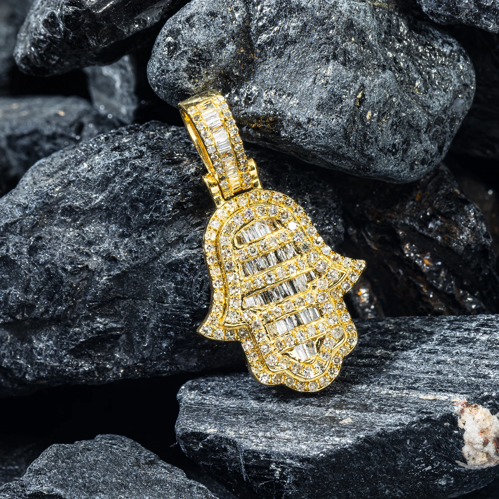 10K GOLD BAGUETTE AND ROUND DIAMOND HAMSA PENDANT 0.95 CT - Image 2
