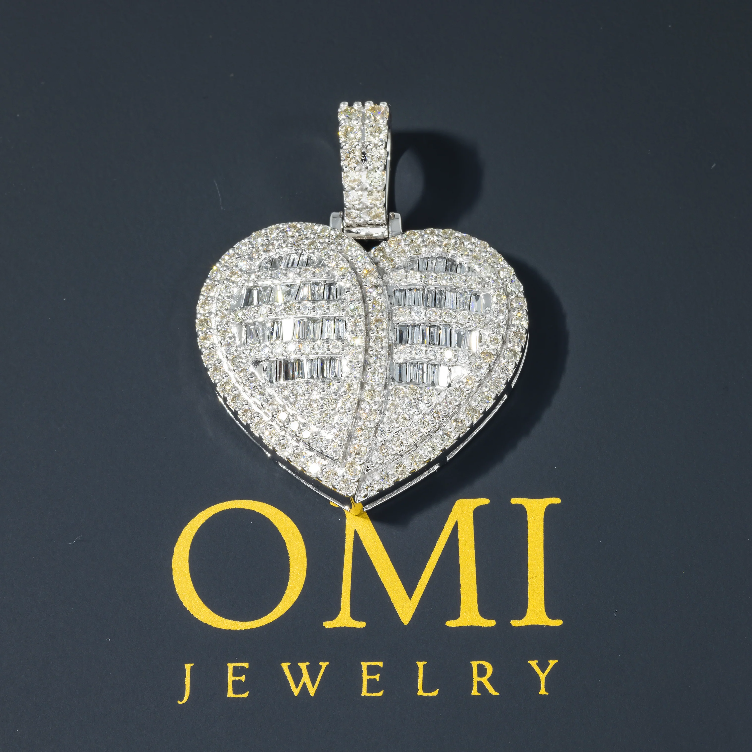 10K GOLD BAGUETTE AND ROUND DIAMOND HEART PENDANT 2.23 CT - Image 2