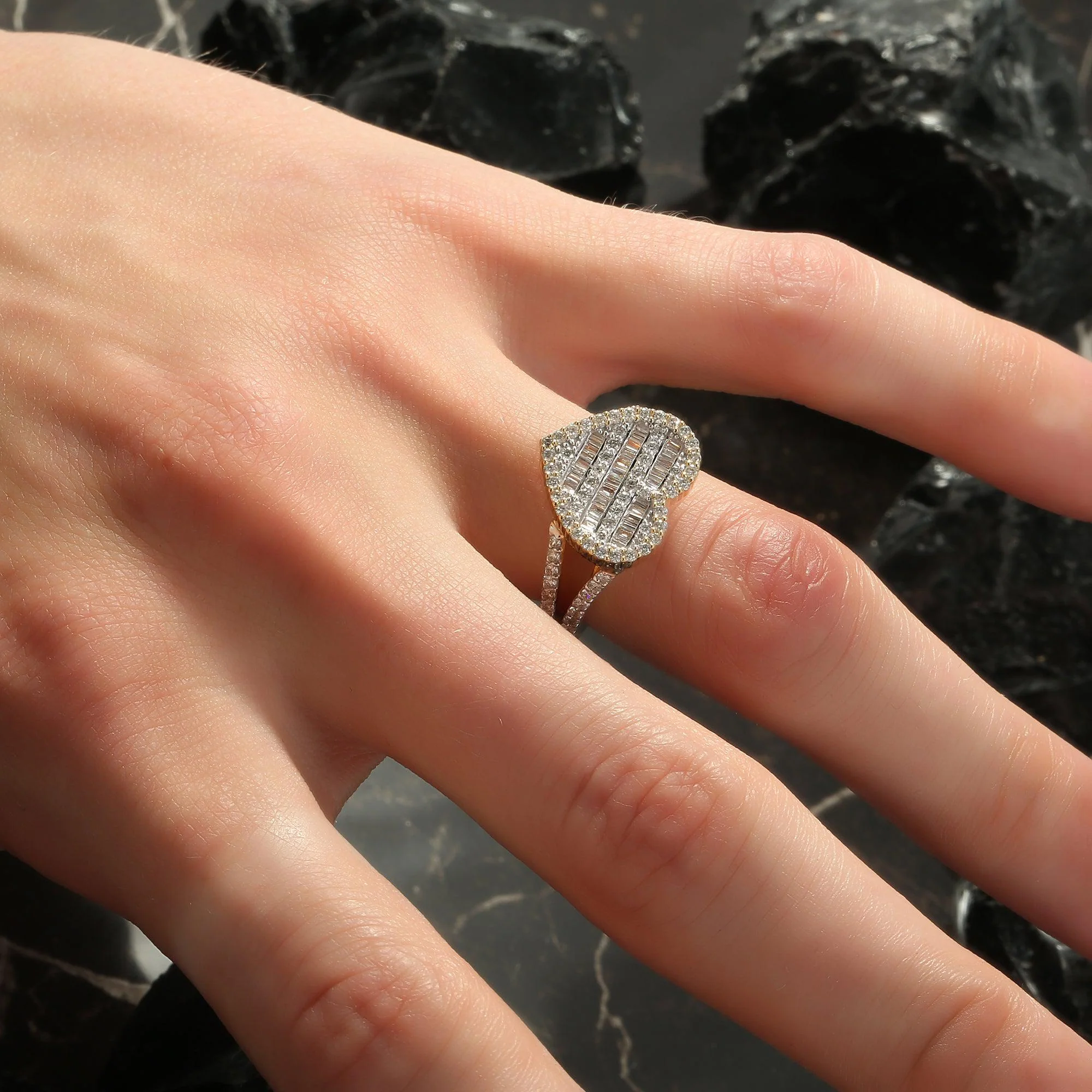 10K GOLD BAGUETTE AND ROUND DIAMOND HEART RING 1.10 CT - Image 6