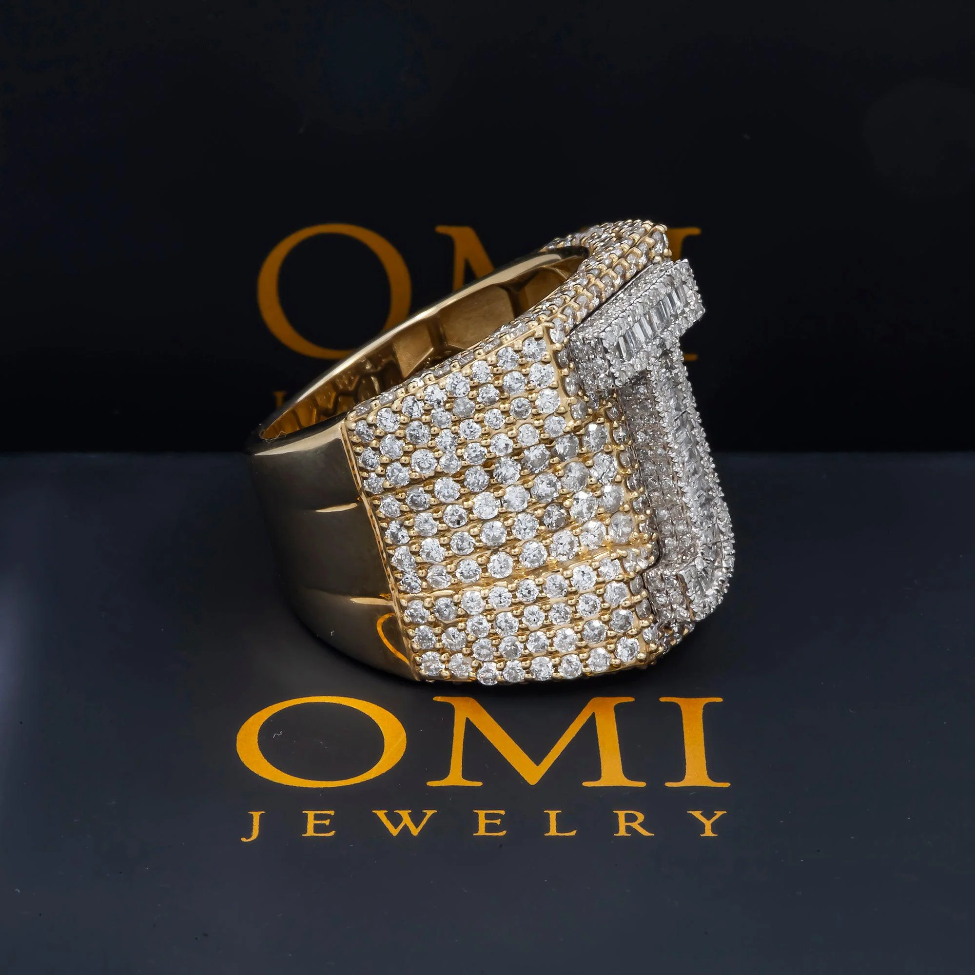 10K GOLD TWO TONE BAGUETTE AND ROUND DIAMOND INITIAL J BAND RING 4.50 CT - Image 4