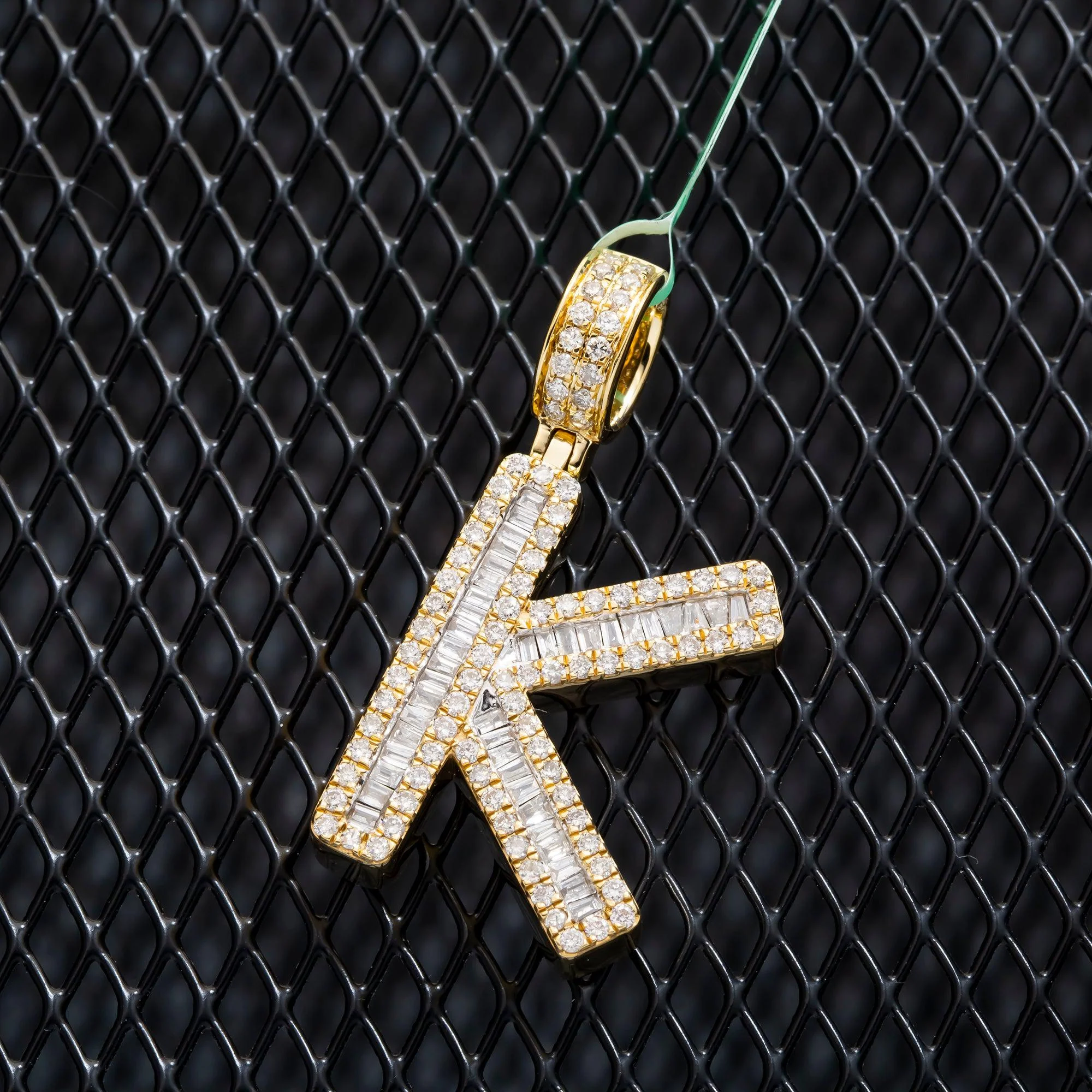 10K GOLD BAGUETTE AND ROUND DIAMOND INITIAL K PENDANT 1.50 CT - Image 2