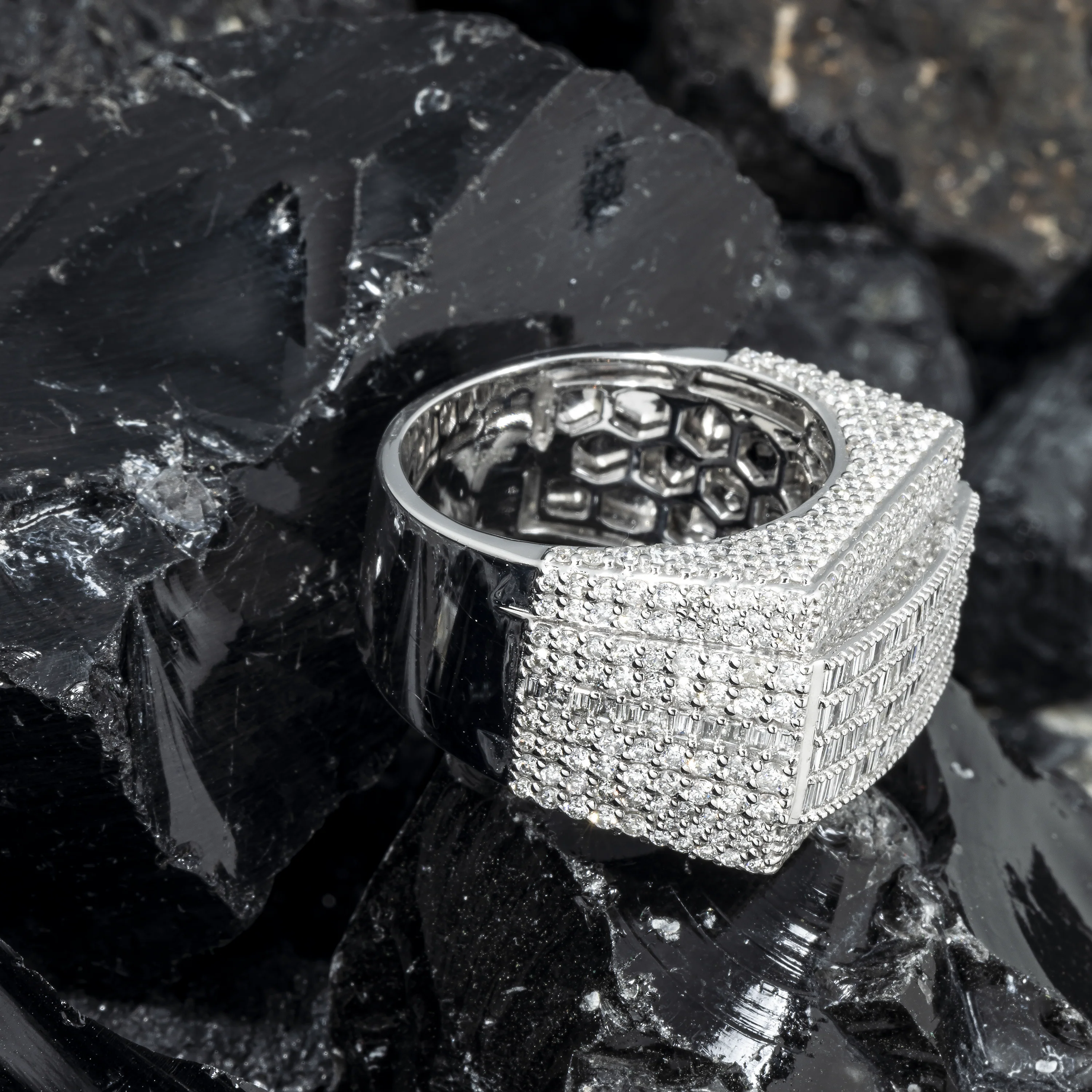 10K GOLD BAGUETTE AND ROUND DIAMOND RECTANGULAR STATEMENT RING 3.49 CT - Image 4