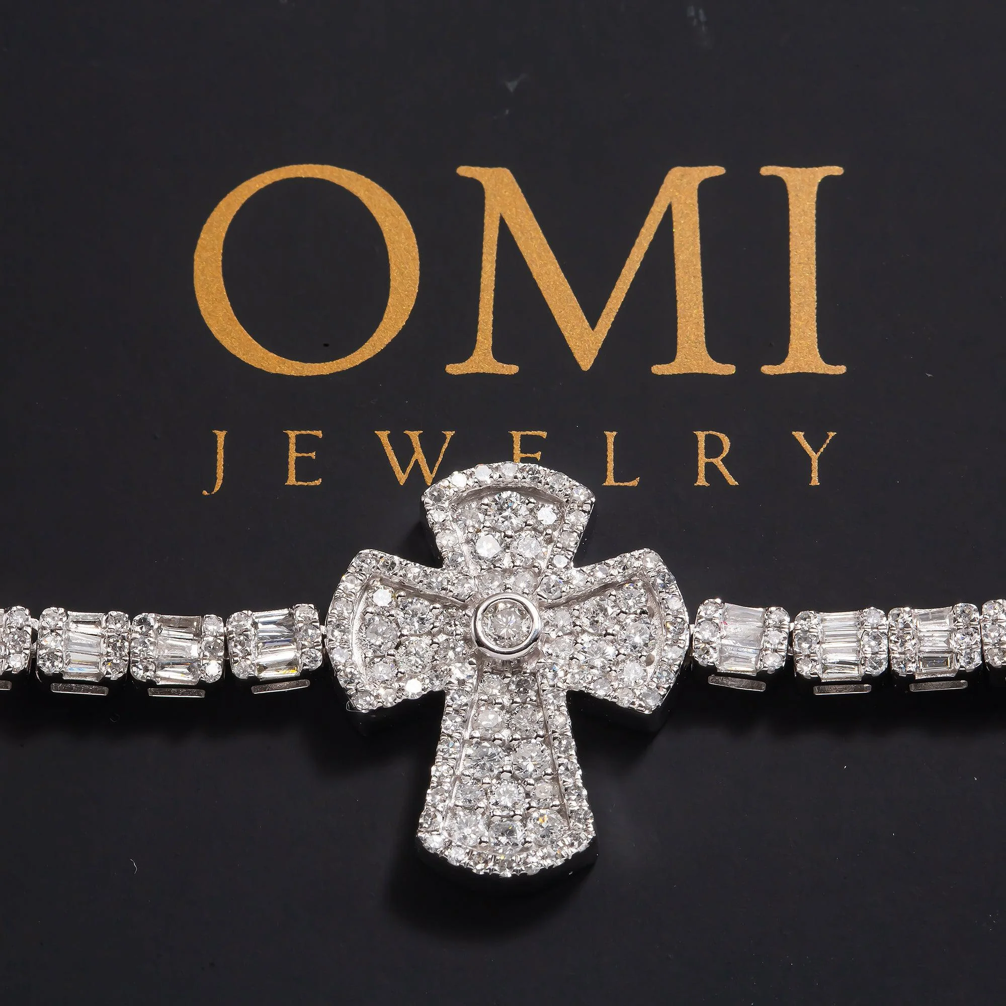 10K GOLD BAGUETTE AND ROUND DIAMOND TWO TONE CROSS CHAIN 8.90 CT - Image 2