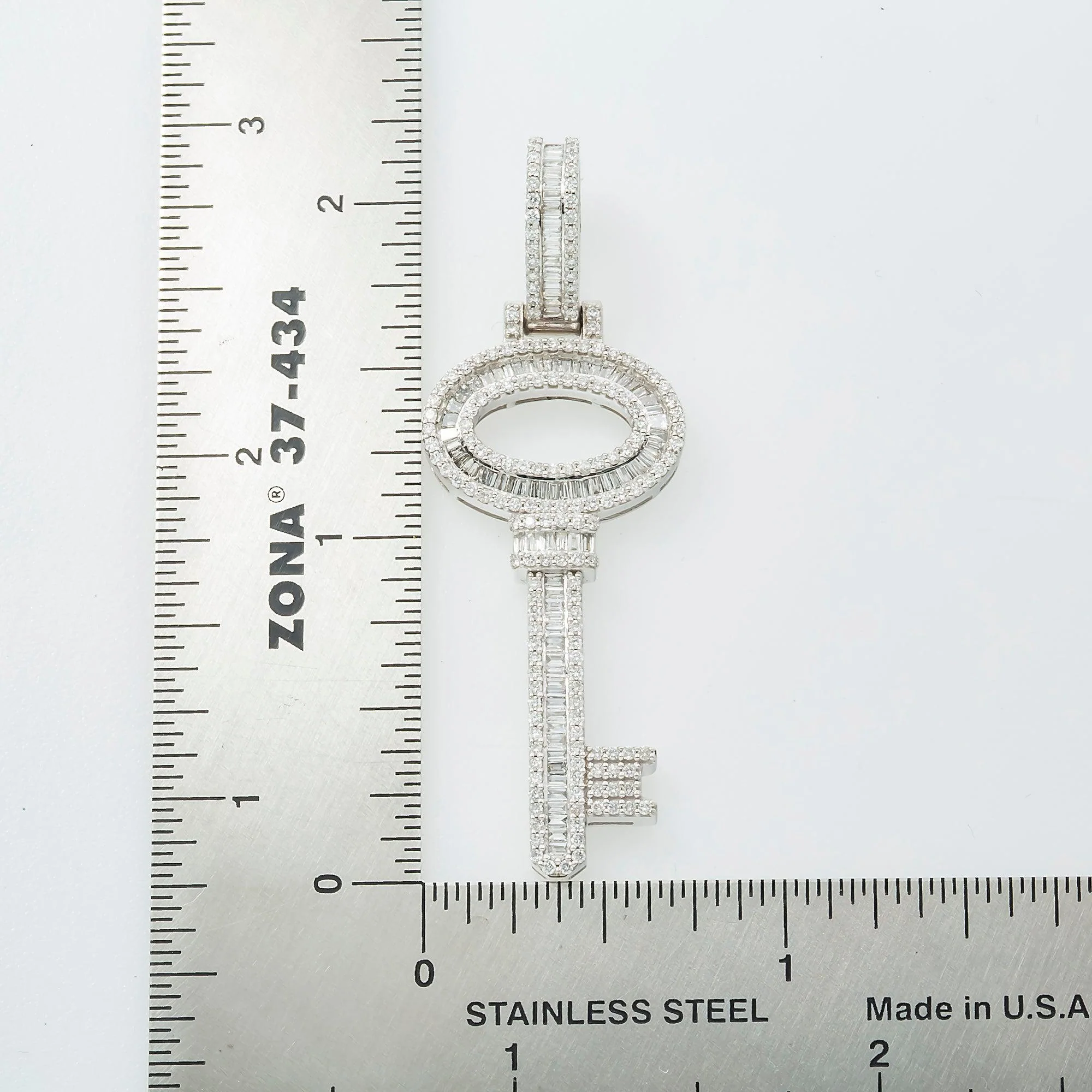 10K GOLD BAGUETTE DIAMOND KEY PENDANT 1.41 CT - Image 4