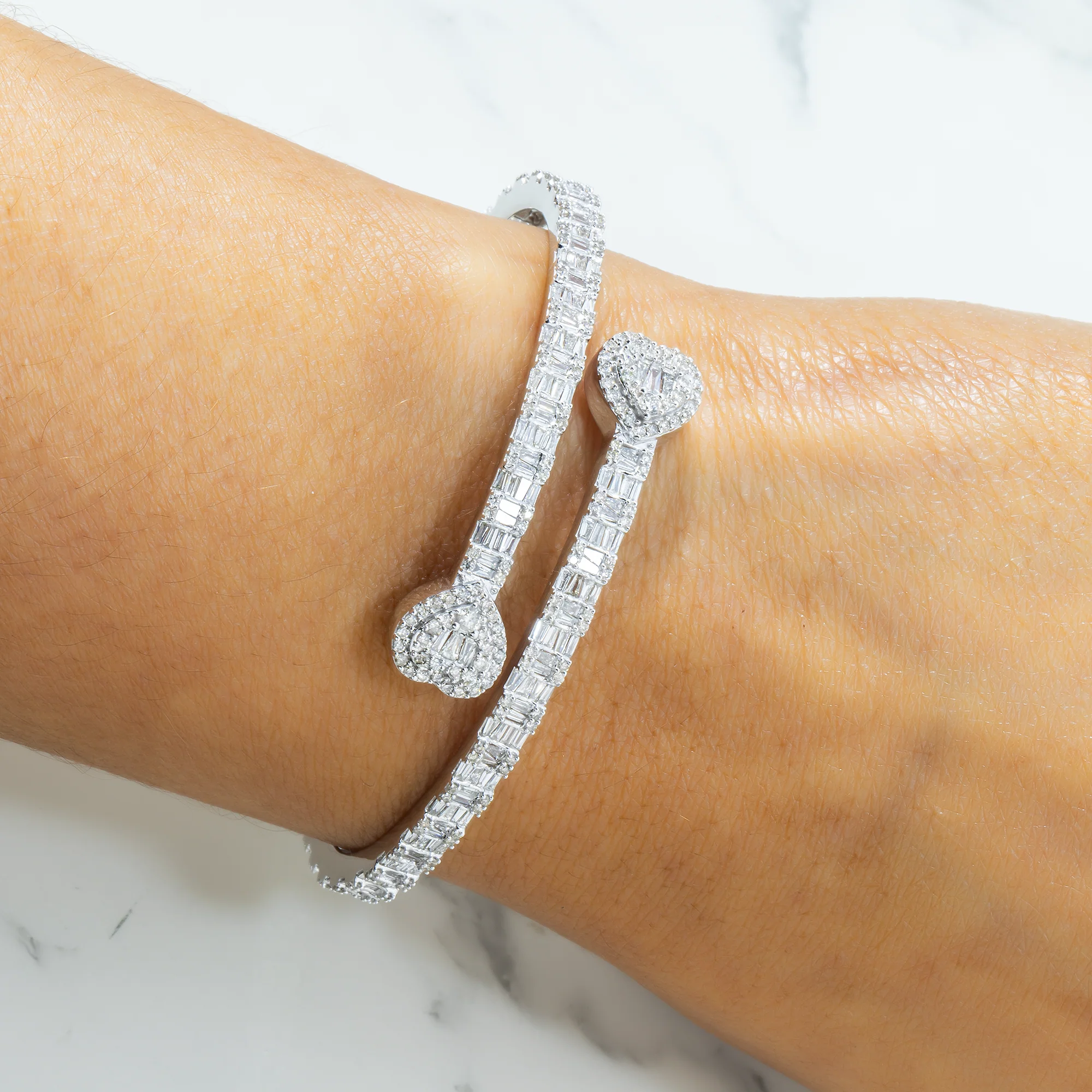 10K GOLD BAGUETTE DIAMONDS OPEN HEART BANGLE 4.00 CT - Image 2