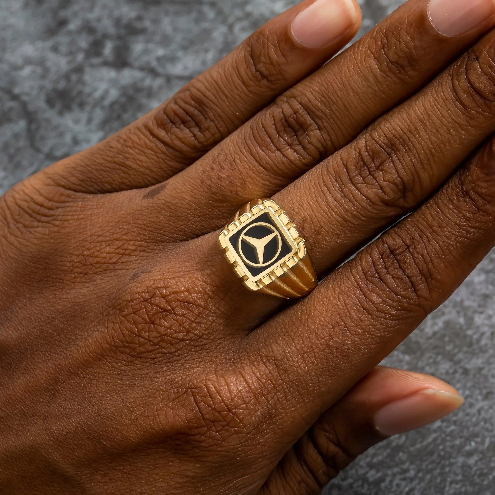 10K GOLD BLACK MERCEDES BENZ RING 7.8G - Image 2