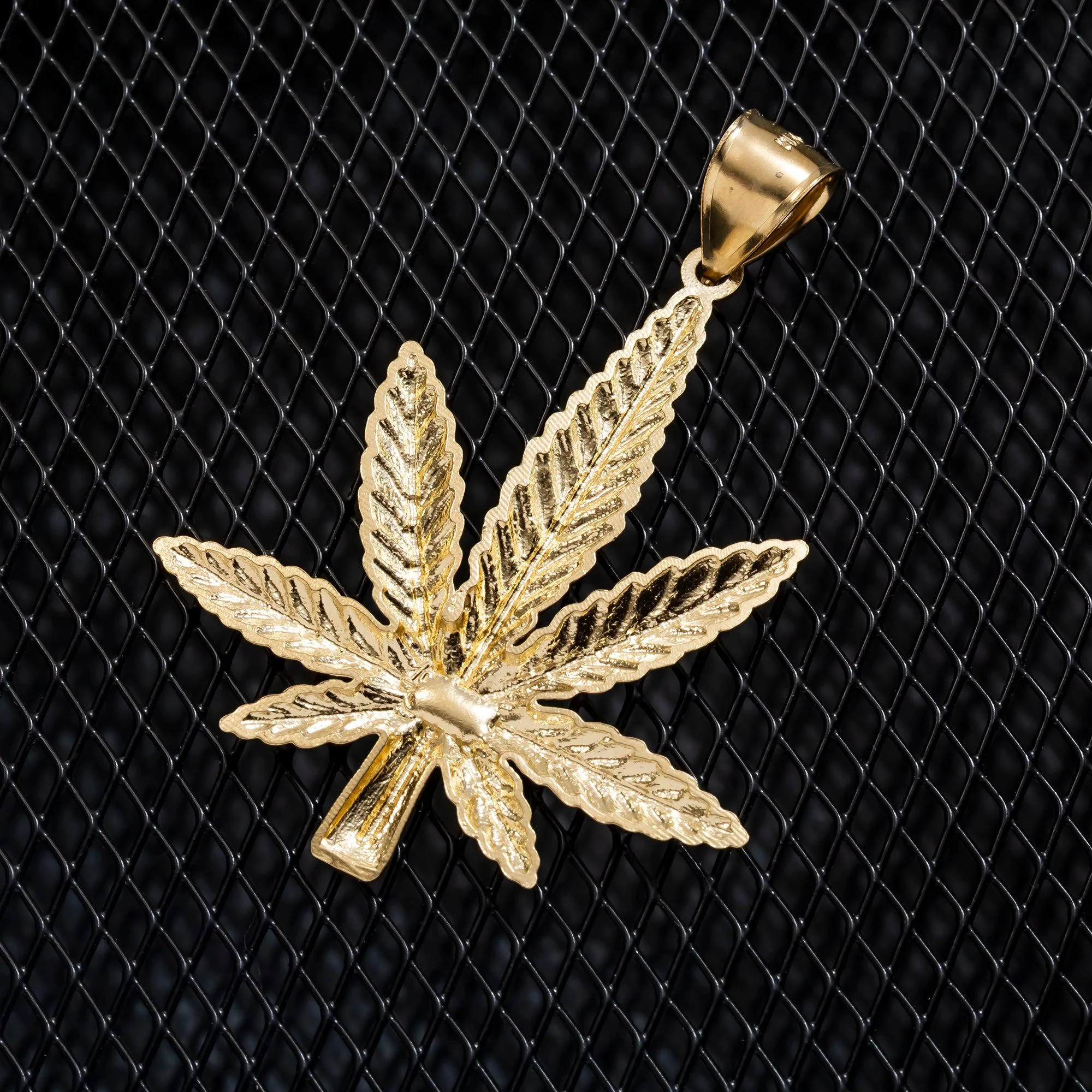 10K GOLD CANNABIS LEAF PENDANT 10.0G - Image 3