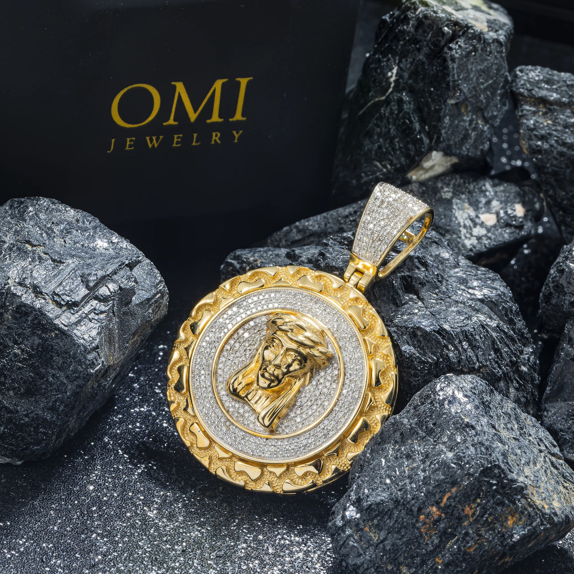 10K GOLD DIAMOND JESUS HEAD MEDALLION COIN PENDANT 0.75 CT - Image 2