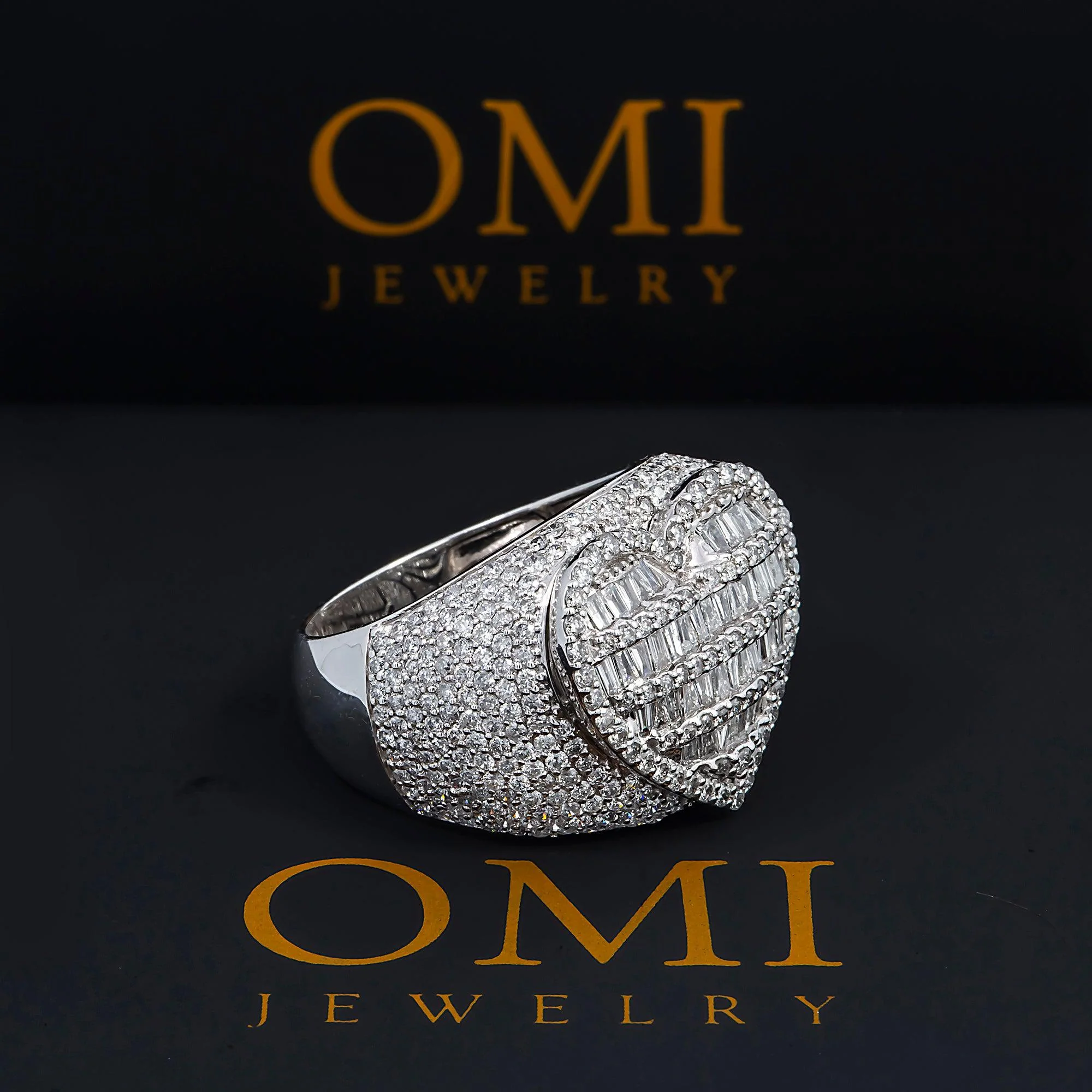 10K GOLD ROUND AND BAGUETTE DIAMOND HEART STATEMENT RING 3.50 CT - Image 4