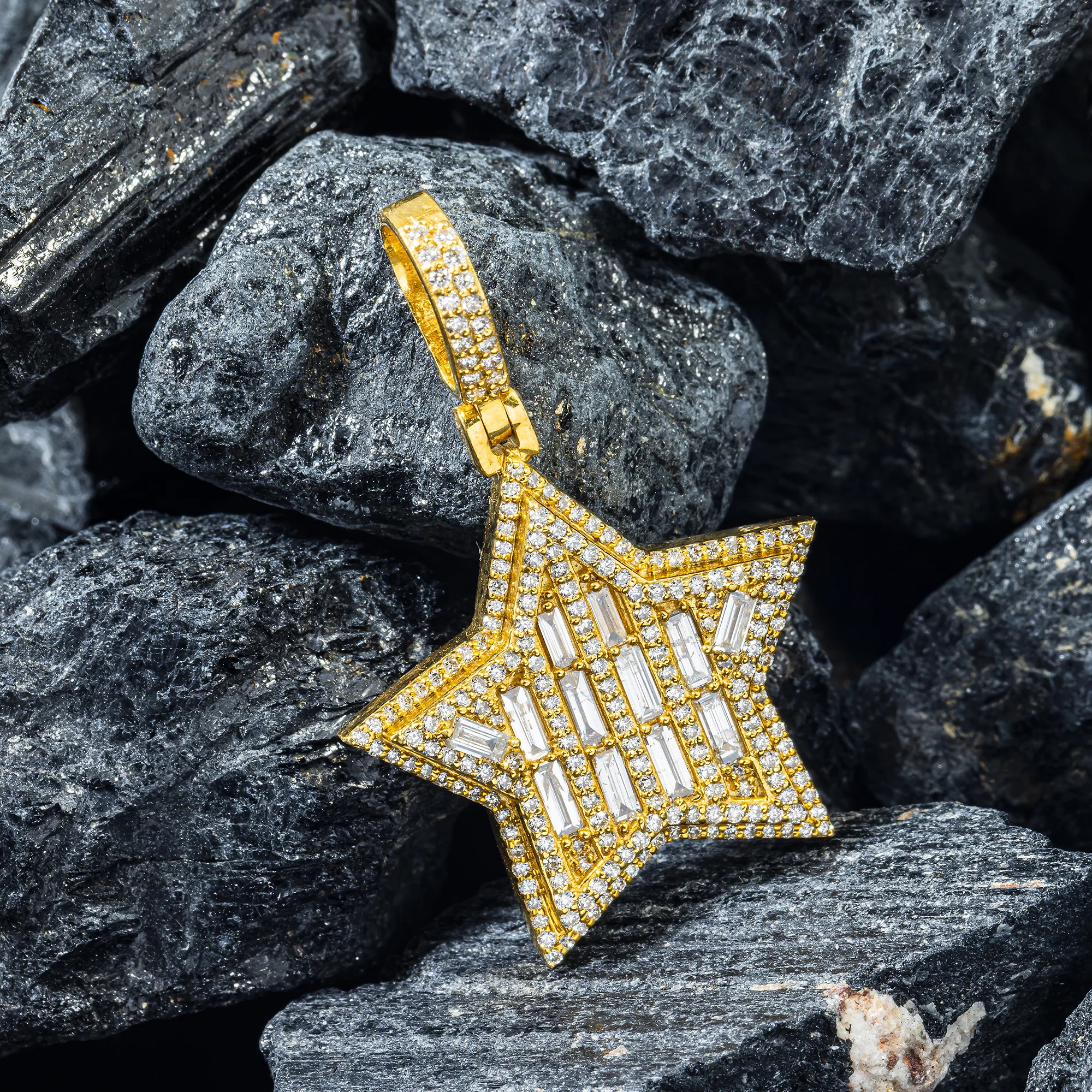 10K GOLD ROUND AND BAGUETTE DIAMOND STAR PENDANT 1.55 CT - Image 2