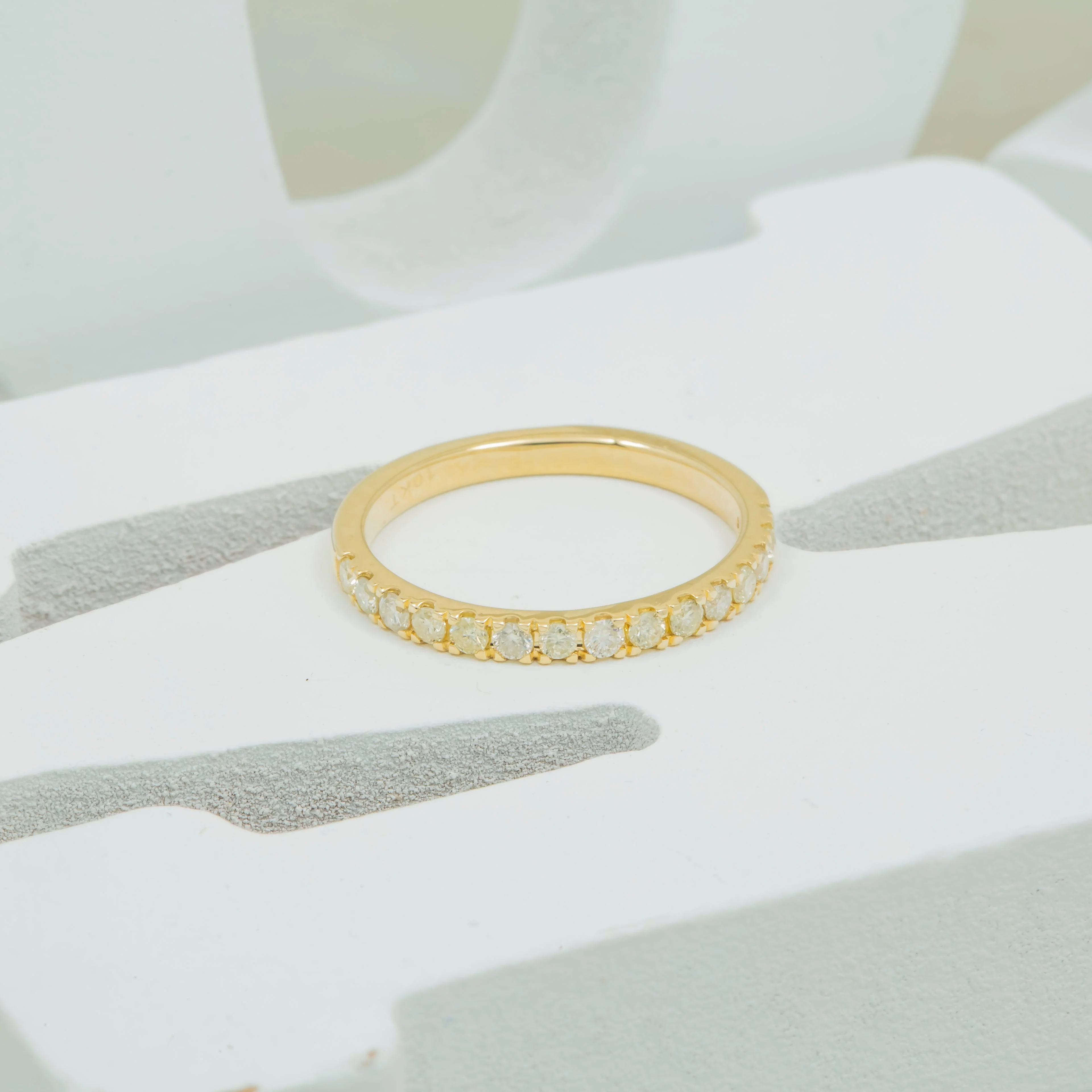 10K GOLD ROUND DIAMOND HALF ETERNITY BAND RING 0.55 CT - Image 7