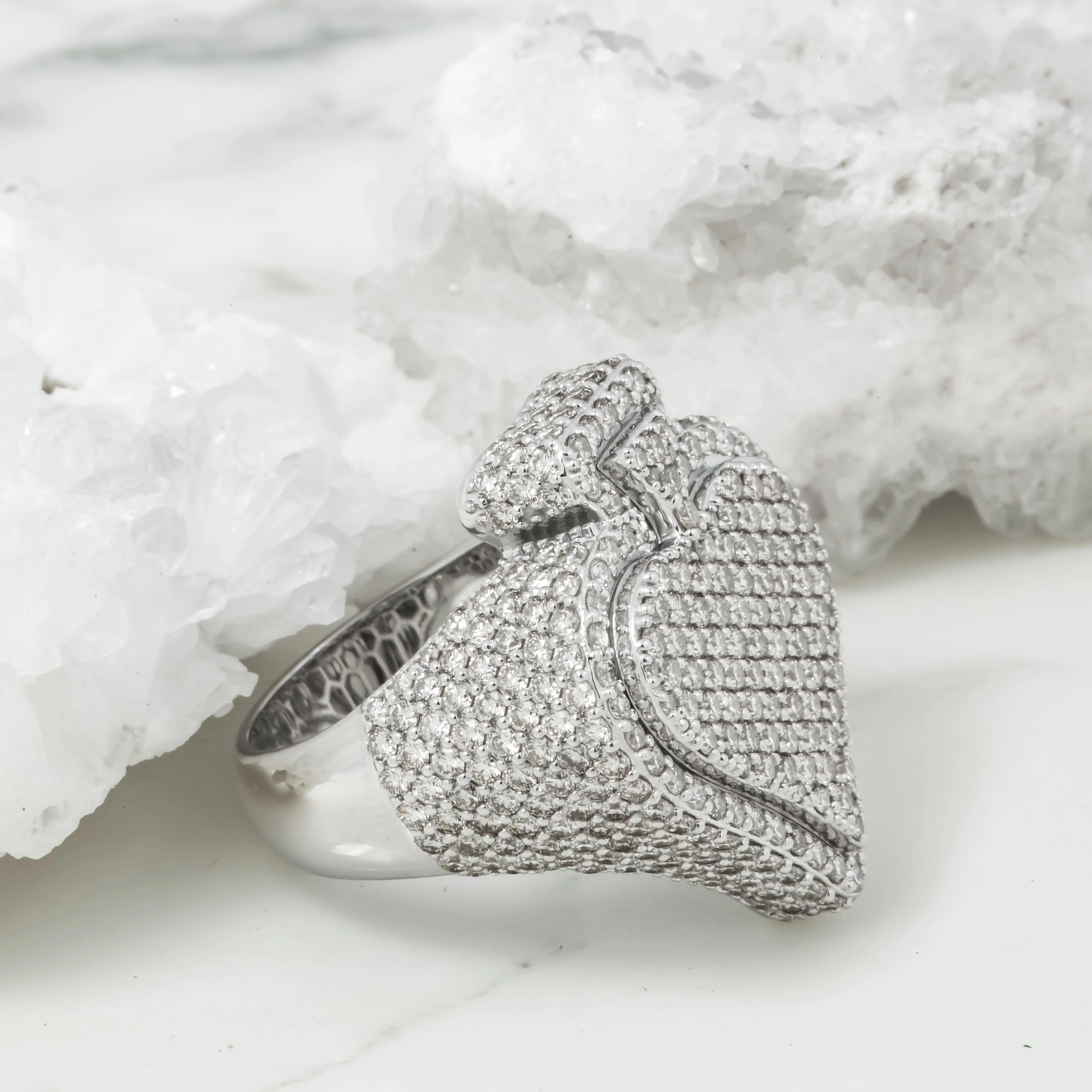 10K GOLD ROUND DIAMOND SPADE STATEMENT RING 5.70 CT - Image 4