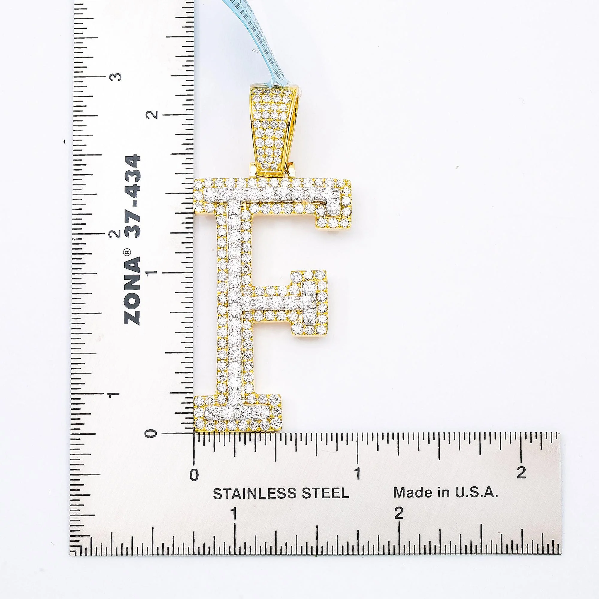10K YELLOW GOLD O LETTER PENDANT WITH 3.25 CT BAGUETTE DIAMONDS - Image 4