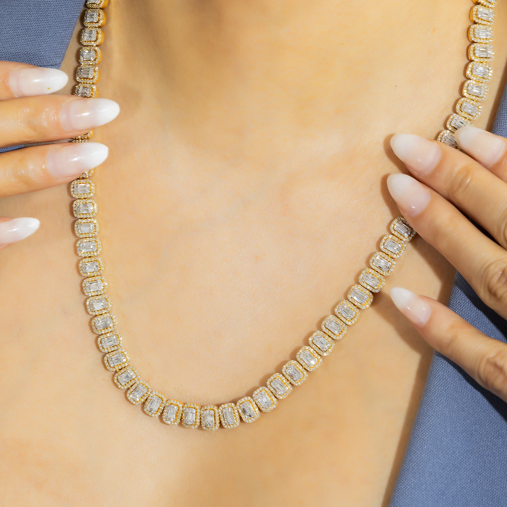 14K GOLD BAGUETTE CLUSTER AND ROUND DIAMOND HALO CHAIN 19.50 CTW - Image 2