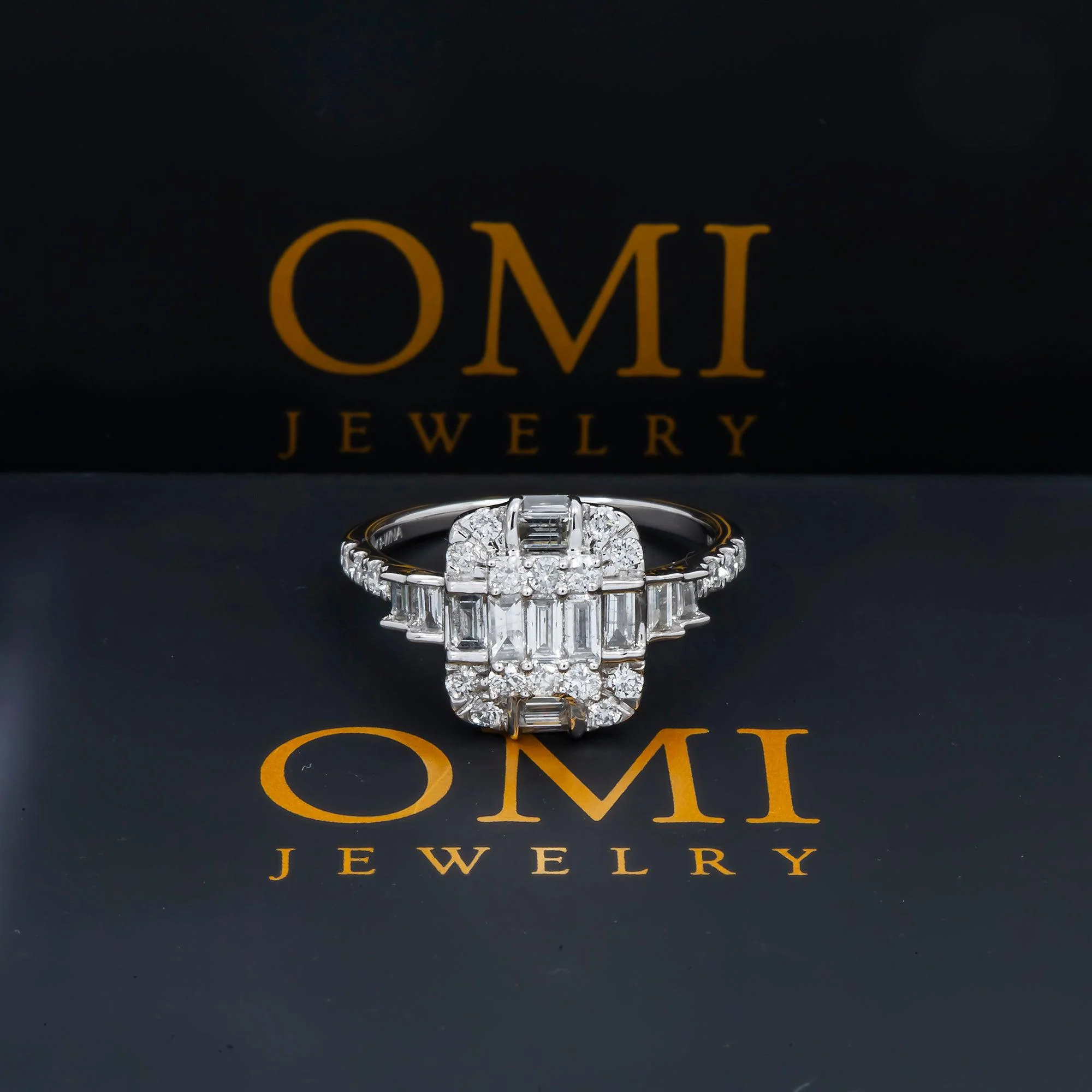 14K GOLD BAGUETTE AND ROUND DIAMOND CLUSTER ENGAGEMENT RING 1.00 CT - Image 3