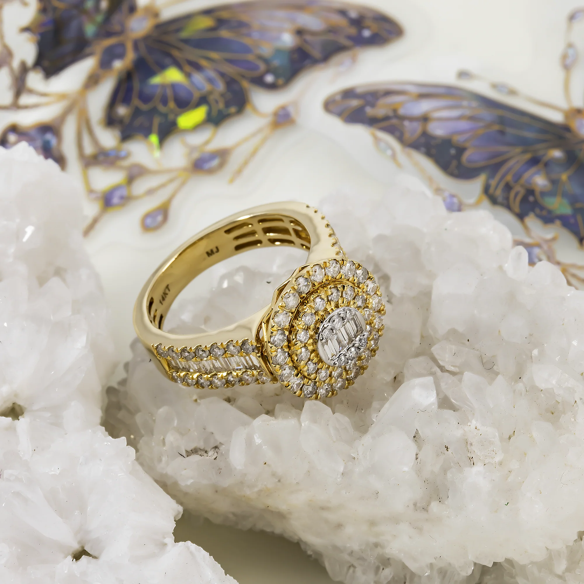 14K GOLD BAGUETTE AND ROUND DIAMOND CLUSTER STATEMENT RING 1.59 CTW - Image 4