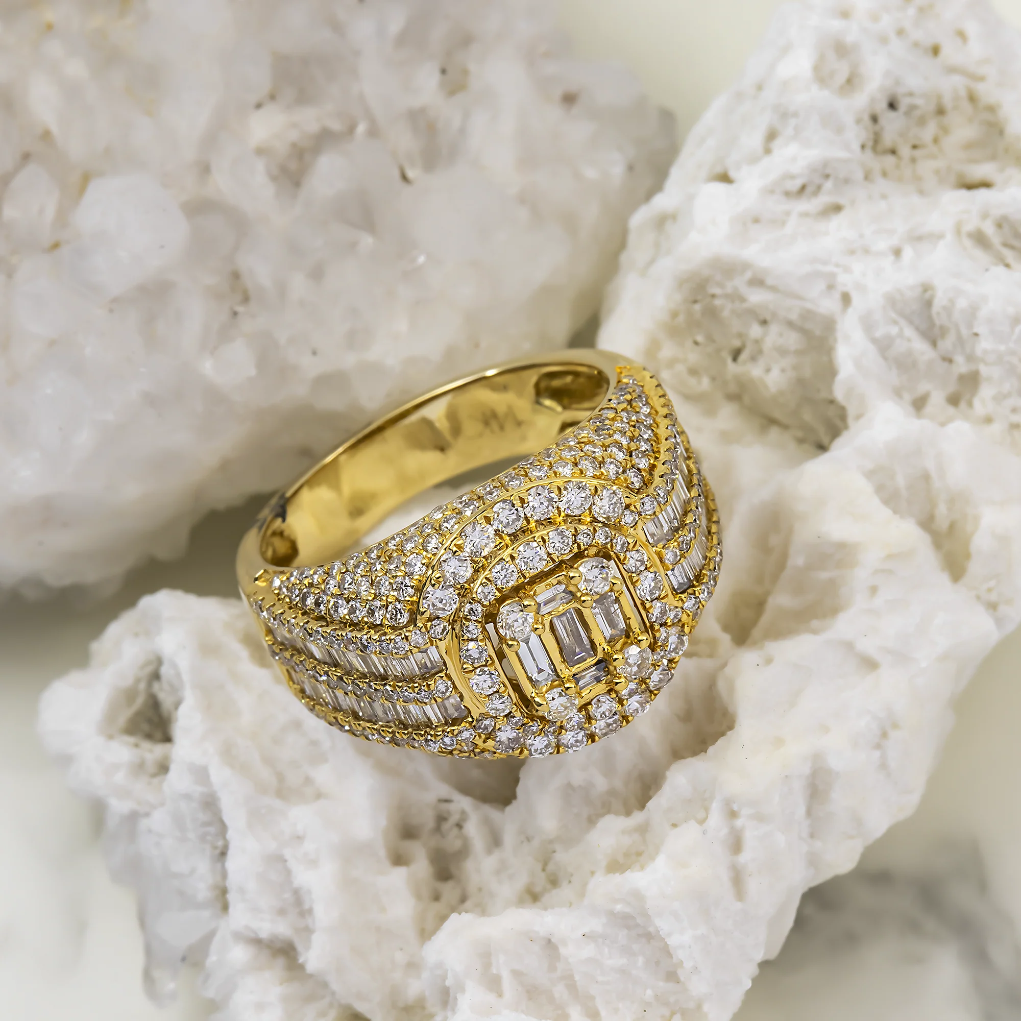 14K GOLD BAGUETTE AND ROUND DIAMOND CLUSTER STATEMENT RING 3.08 CTW - Image 3
