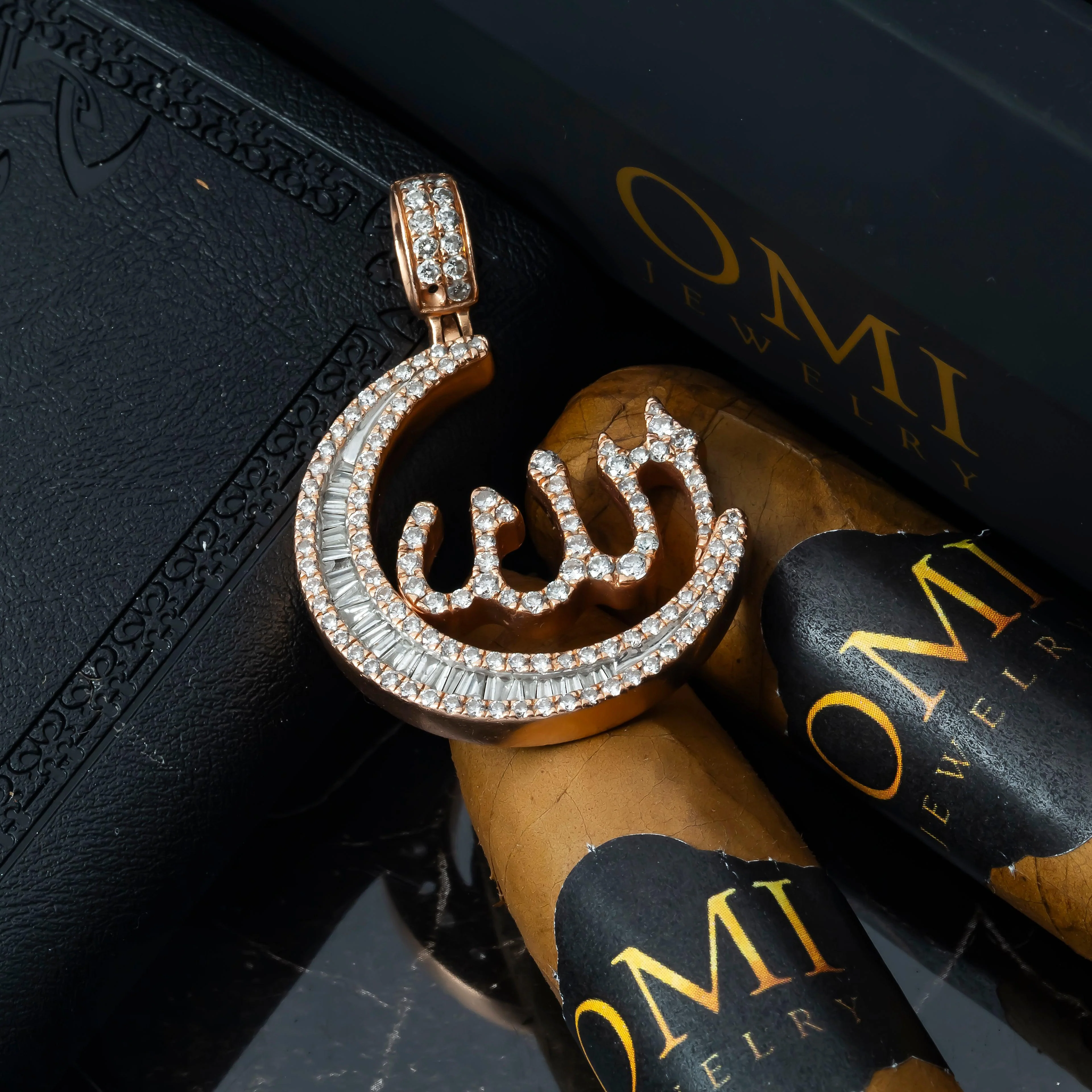 14K GOLD BAGUETTE AND ROUND DIAMOND CRESCENT MOON ALLAH PENDANT 2.00 CTW - Image 2