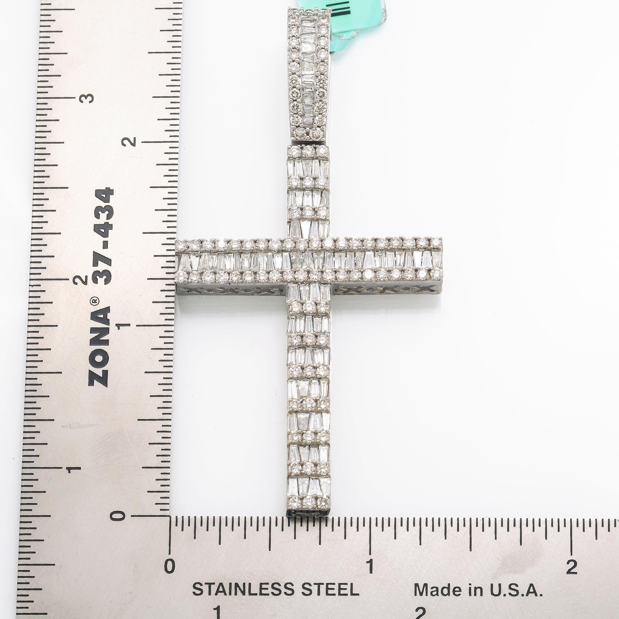 14K GOLD BAGUETTE AND ROUND DIAMOND CROSS PENDANT 3.75 CT - Image 4
