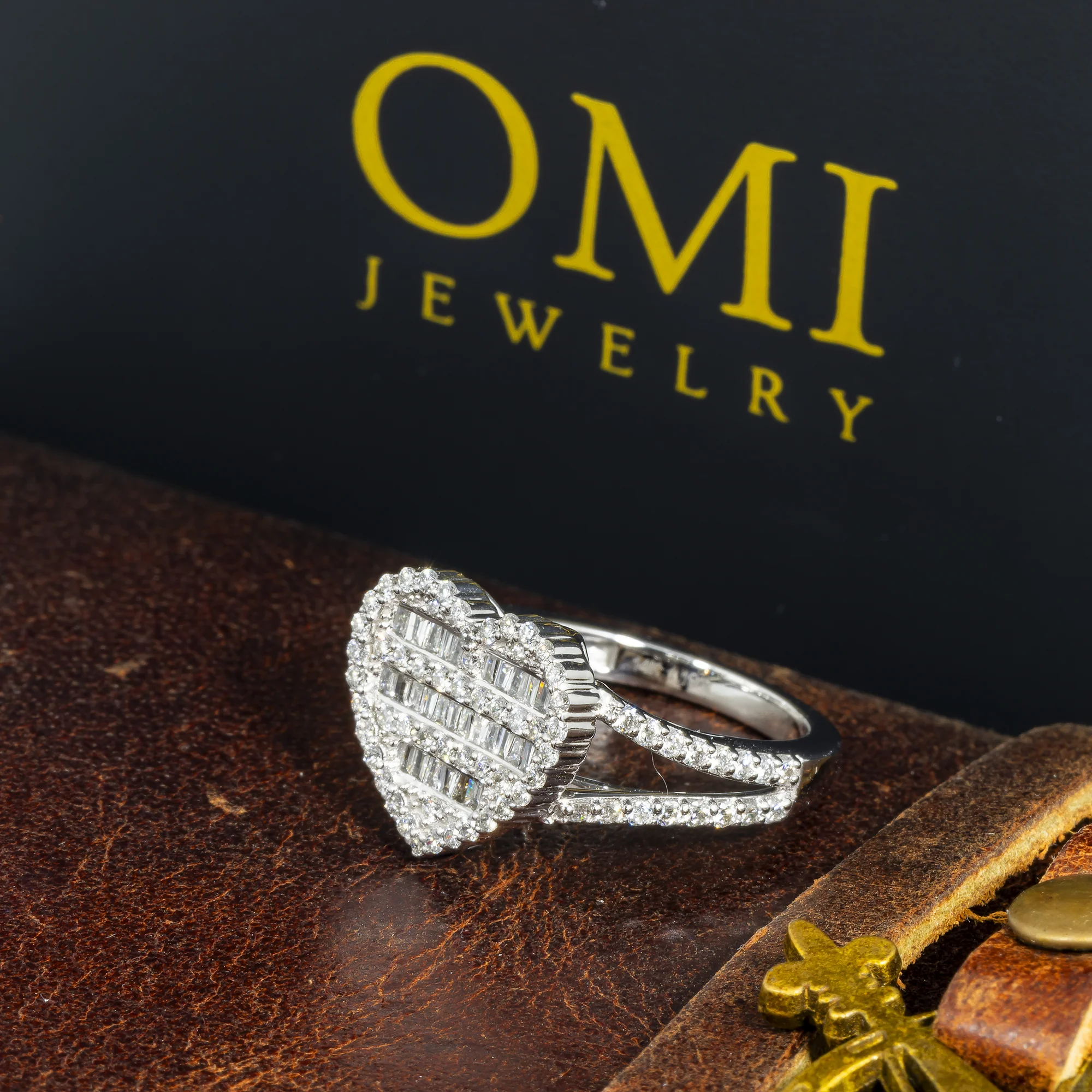 14K GOLD BAGUETTE AND ROUND DIAMOND HEART RING 1.19 CT - Image 4