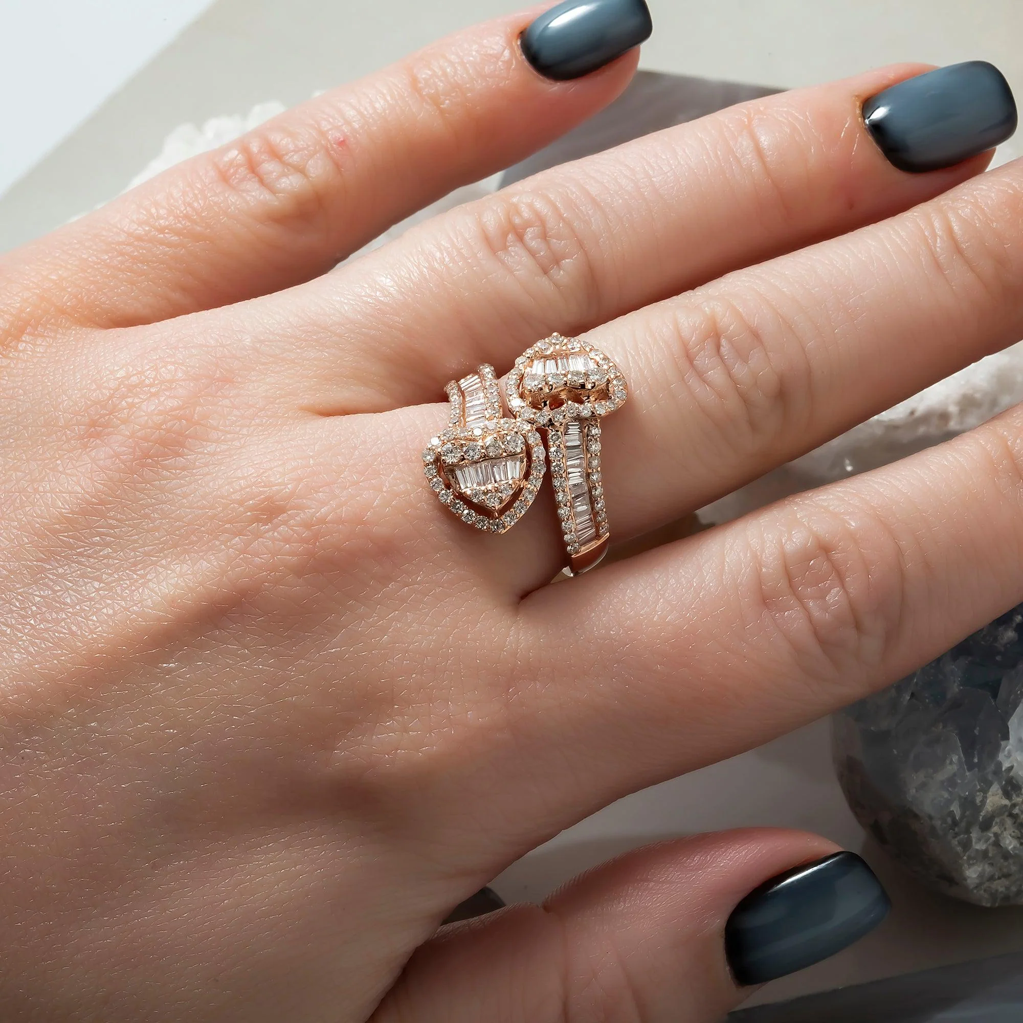 14K GOLD BAGUETTE AND ROUND DIAMOND HEART WRAP RING 1.70 CT - Image 6