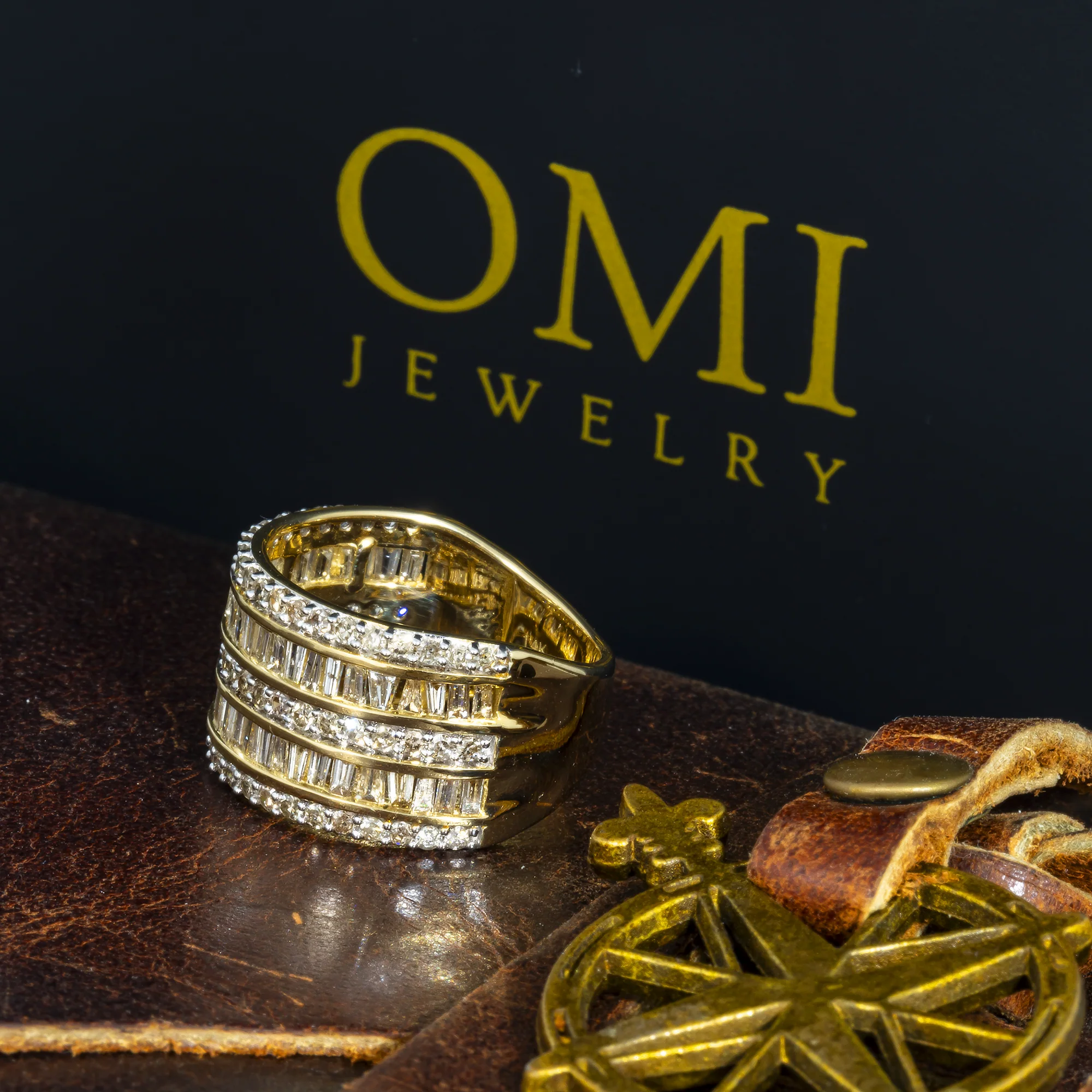 14K GOLD BAGUETTE AND ROUND DIAMOND STATEMENT BAND RING 2.50 CT - Image 4