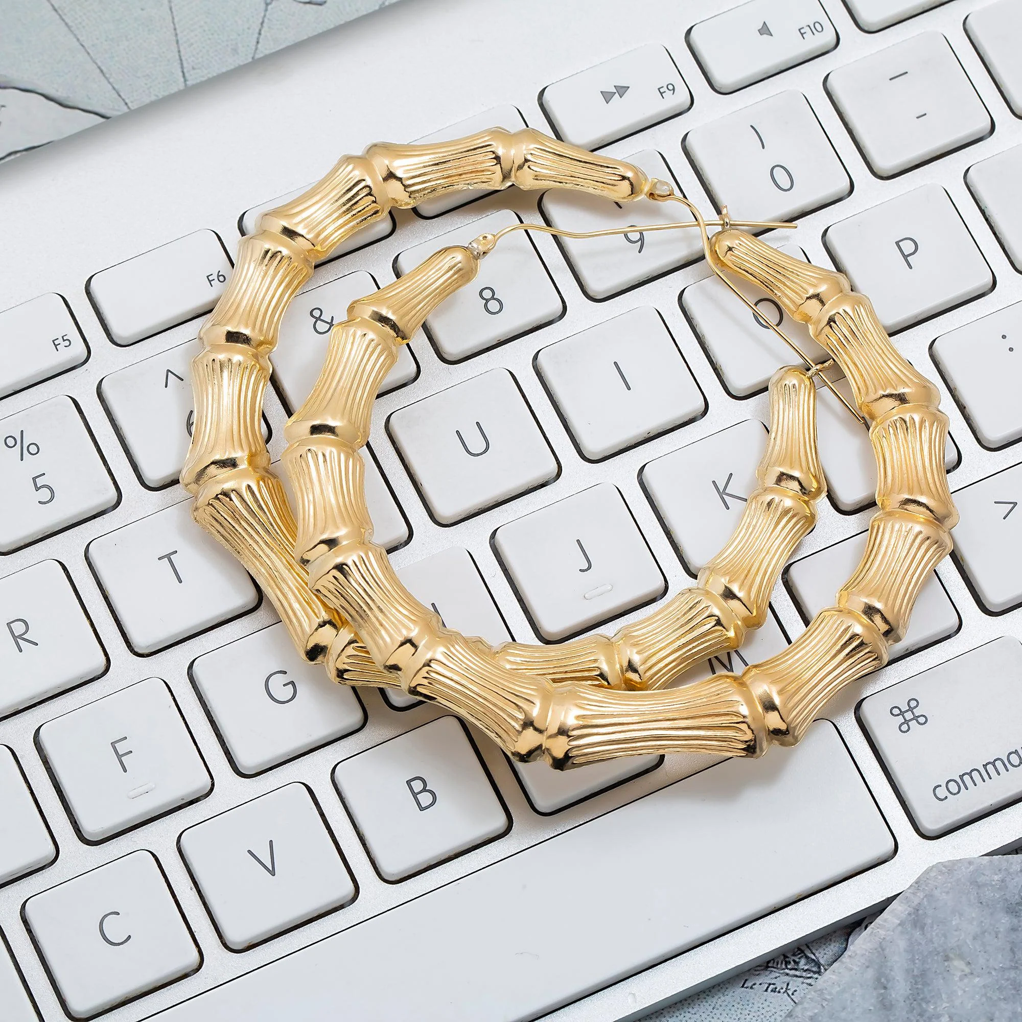 14K GOLD BAMBOO HOOP EARRINGS - Image 4