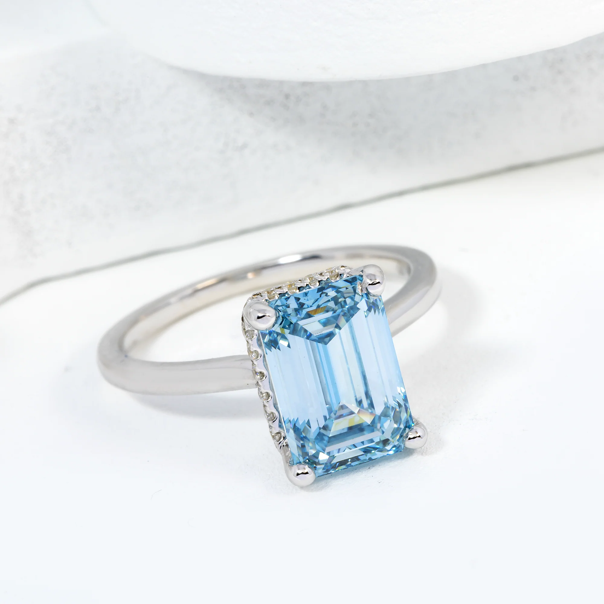 18K GOLD BLUE EMERALD AND ROUND DIAMOND HALO ENGAGEMENT RING 0.16 CT - Image 2