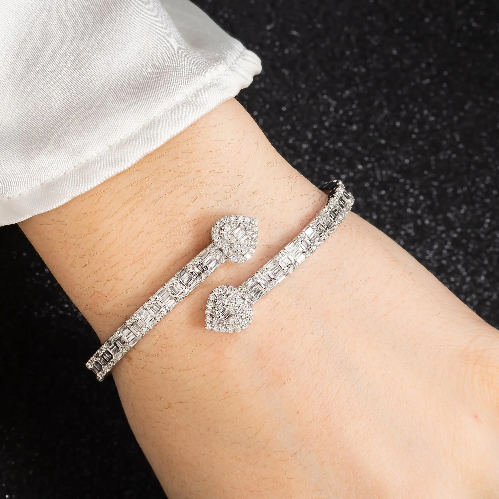 14K GOLD HEART BANGLE BRACELET 4.08 CT DIAMONDS - Image 2