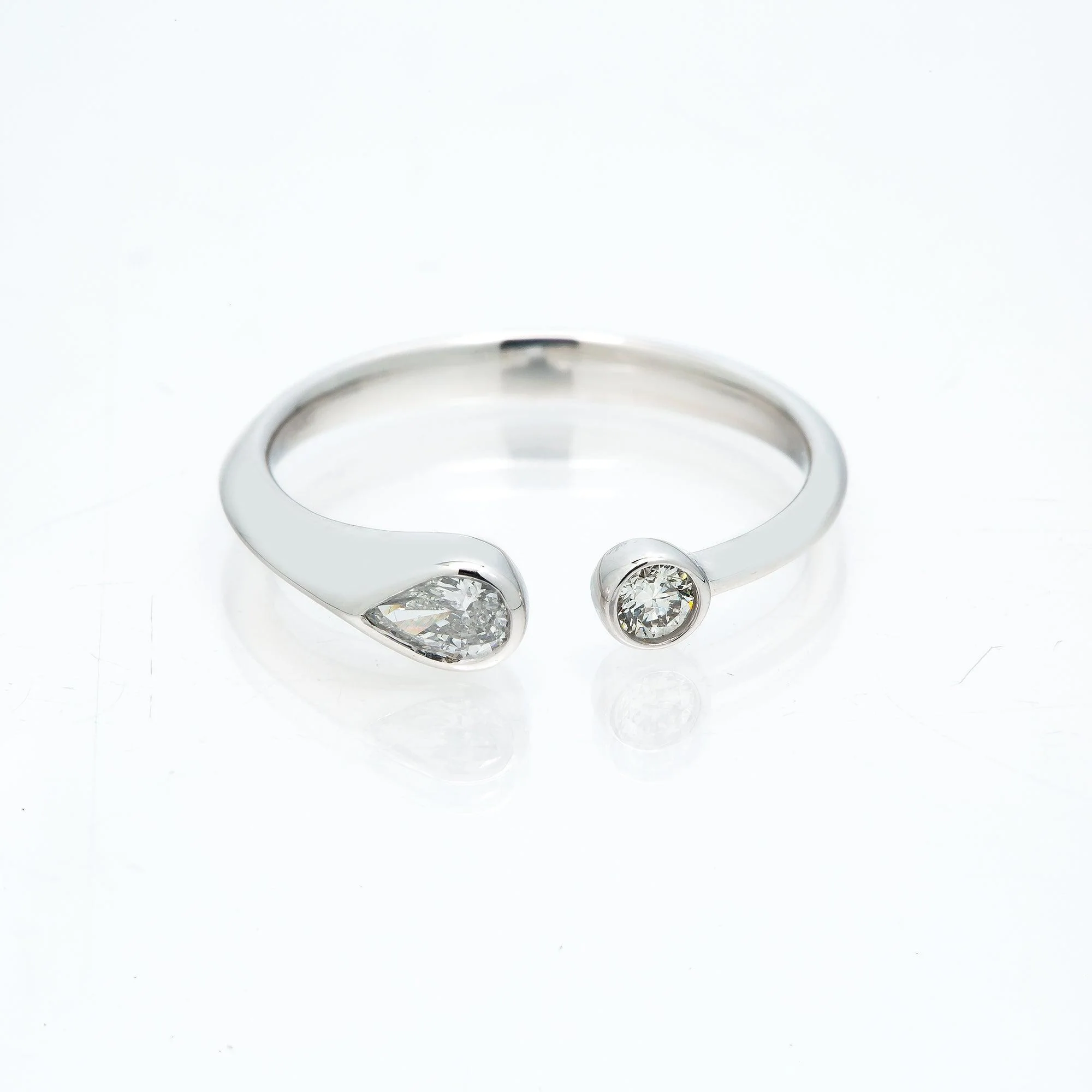 14K GOLD PEAR AND ROUND TWO DIAMOND BEZEL RING 0.25 CT