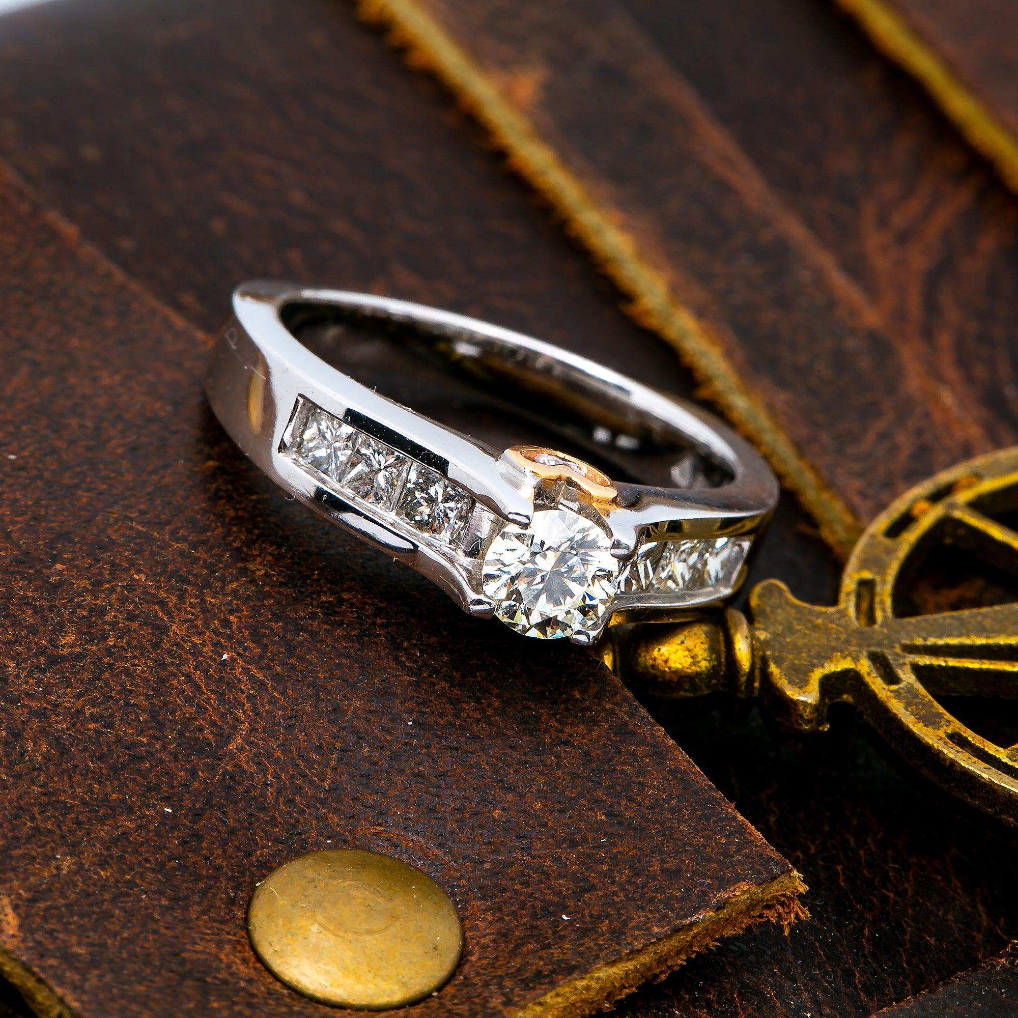14K WHITE GOLD LADIES ENGAGEMENT RING WITH 1.03 CT DIAMONDS - Image 4