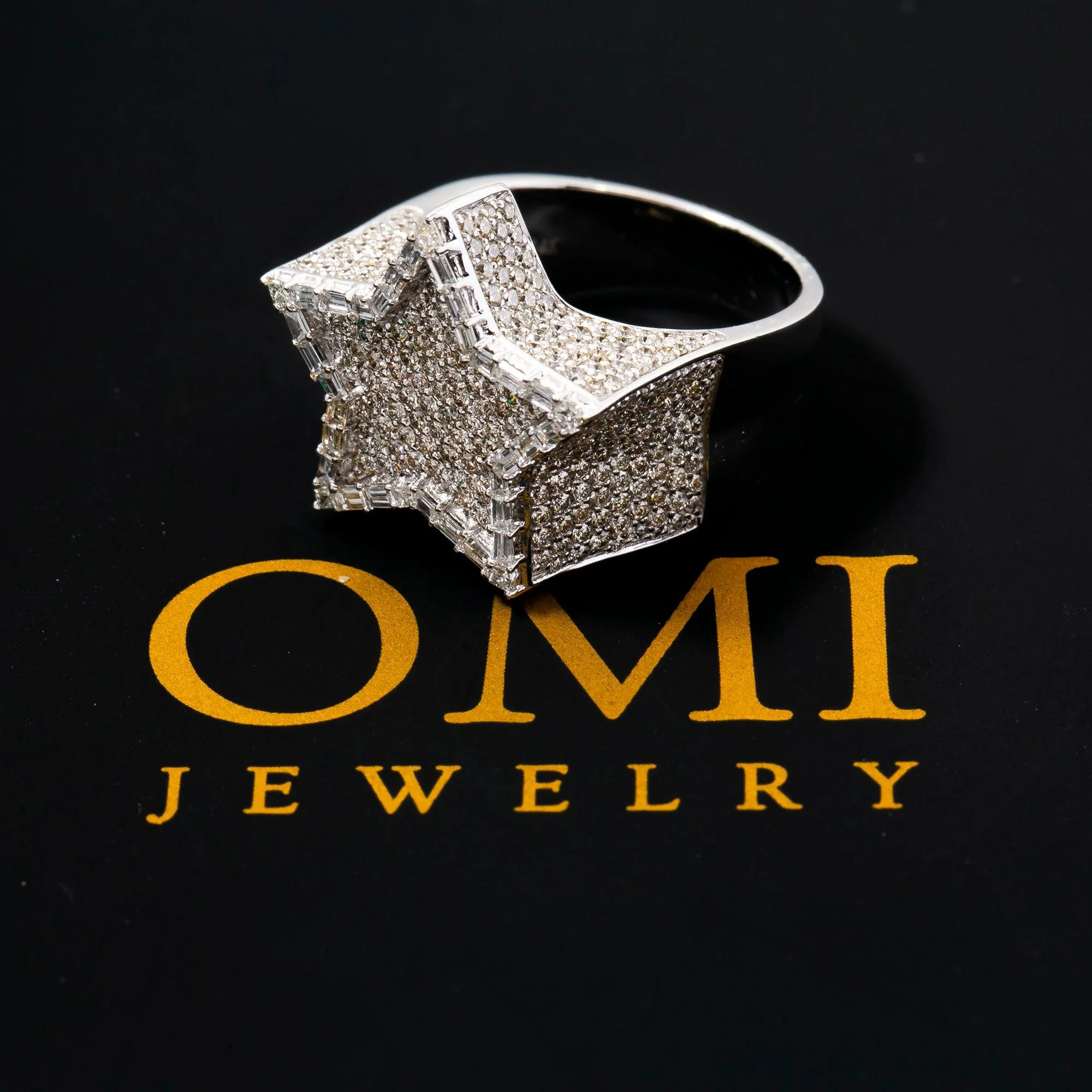 14K WHITE GOLD MEN'S STAR RING WITH 3.60 CT DIAMONDS - Image 2