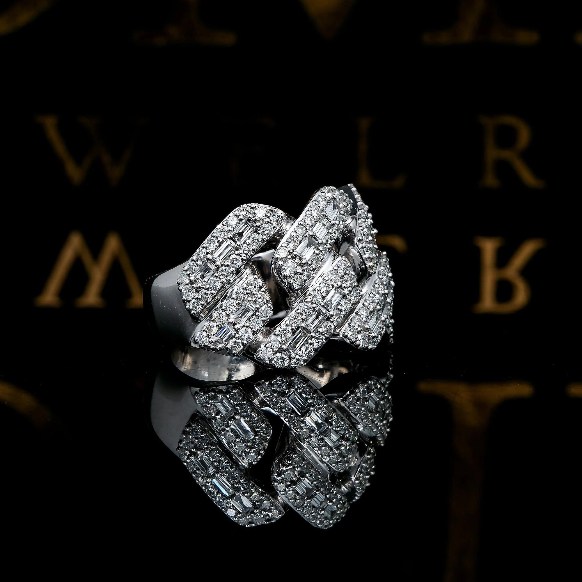 14K WHITE GOLD RING WITH 3.65 CT BAGUETTE DIAMONDS - Image 3