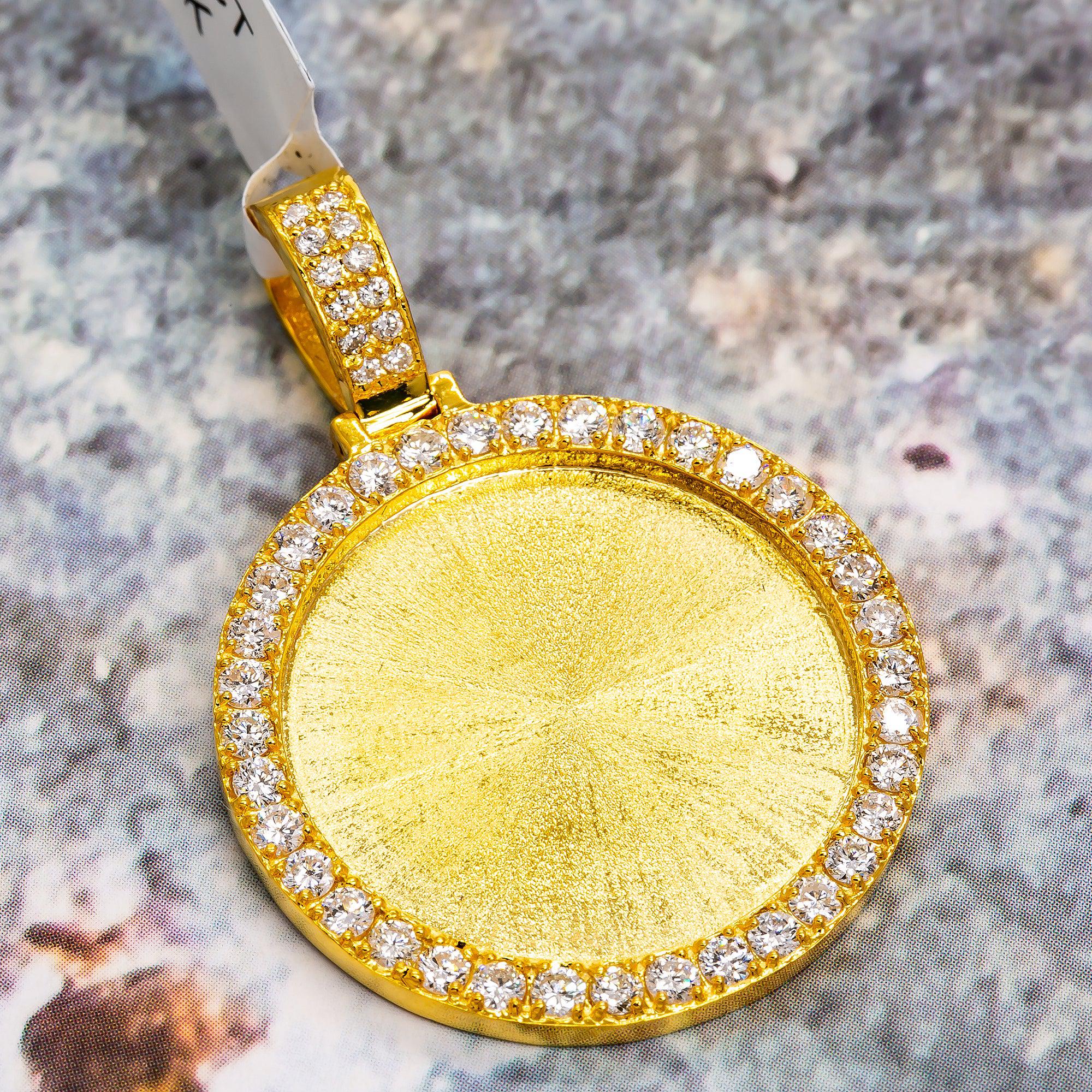 14K YELLOW GOLD AND DIAMOND ROUND PICTURE PENDANT WITH 1.25CT DIAMONDS - Image 2