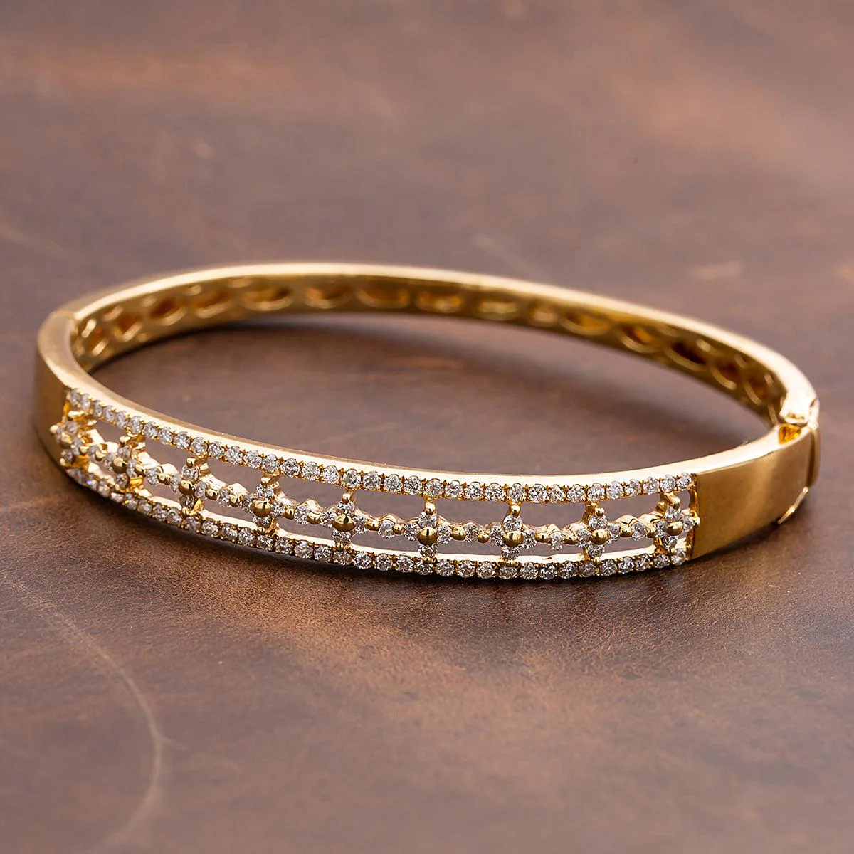14K Yellow Gold Women's Bracelet With 1.70 CT Diamonds - Image 2