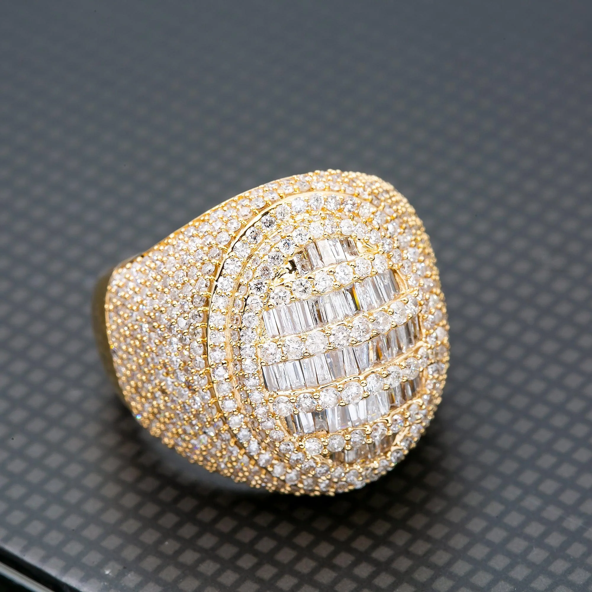 14K YELLOW GOLD RING 2.45 CT BAGUETTE DIAMONDS - Image 2
