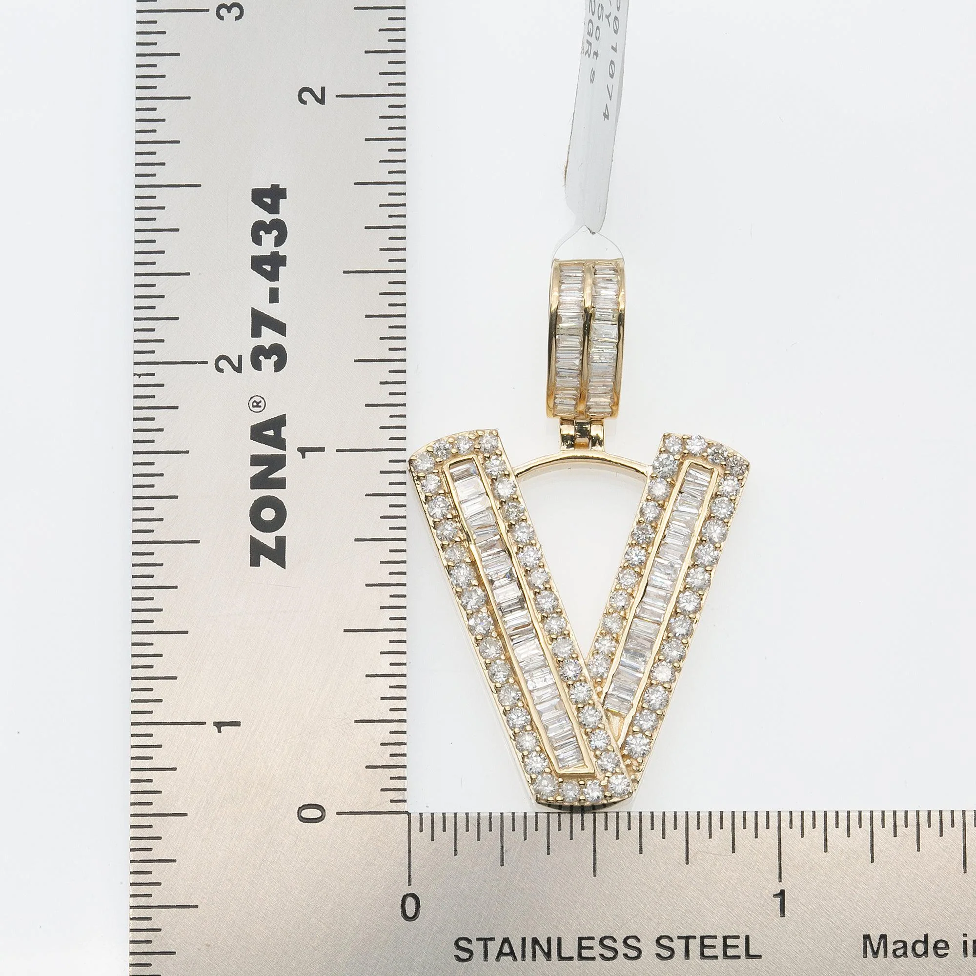 14K YELLOW GOLD UNISEX LETTER V WITH 2.25 CT DIAMONDS - Image 4