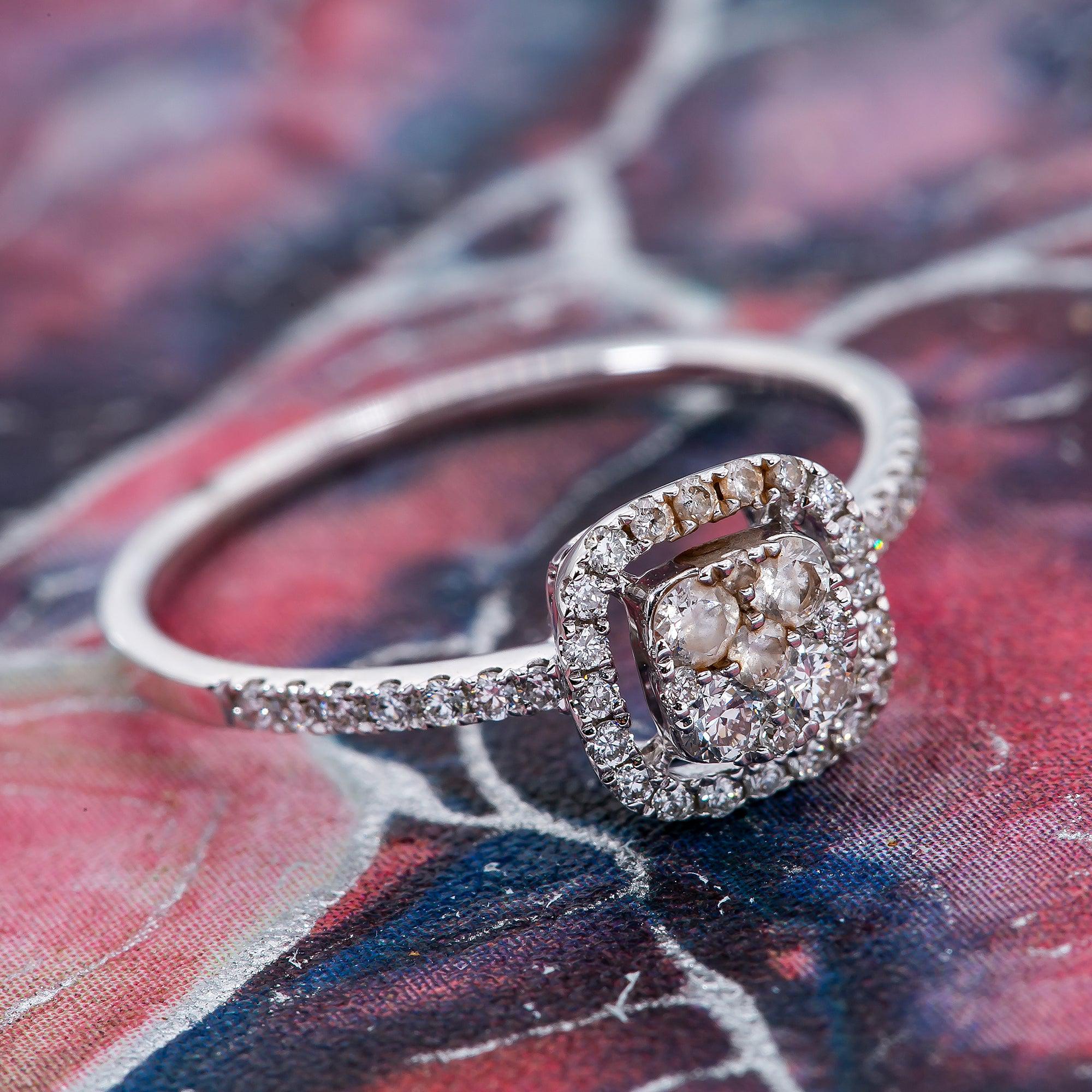 18K White Gold Ladies Ring with 0.5 CT Diamonds - Image 2
