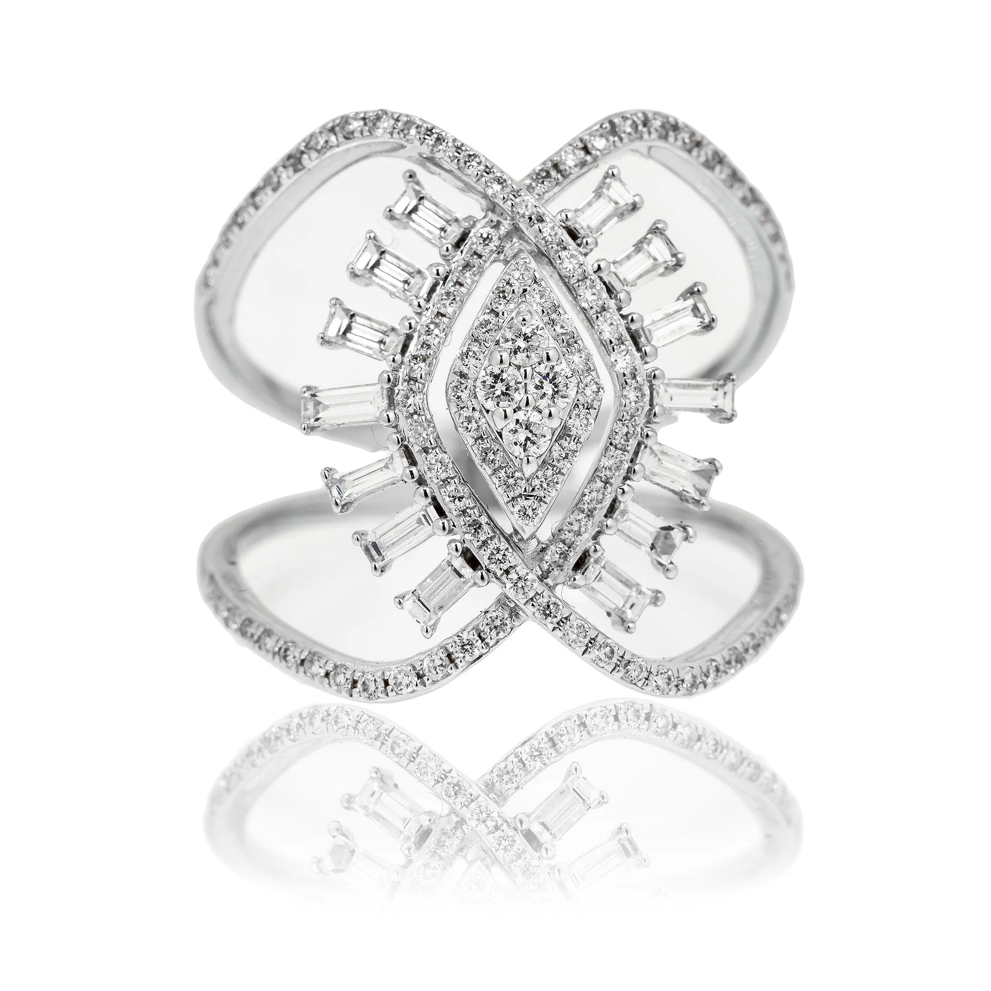 18K White Gold Ladies Ring with 0.80 CT Round And Baguette Diamonds