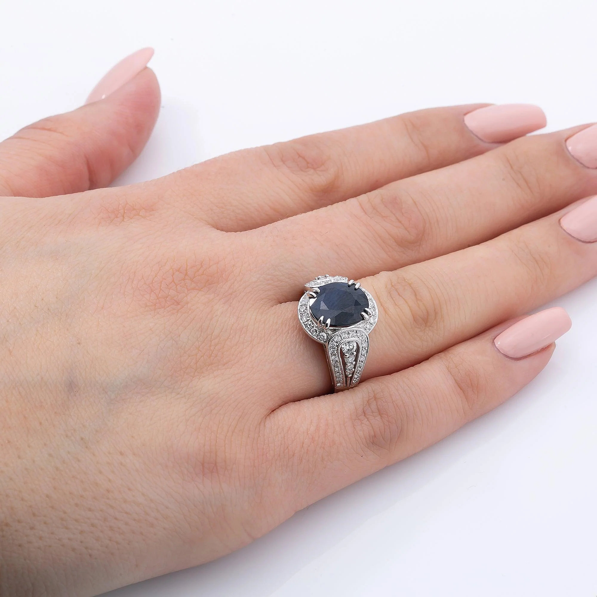 18K White Gold Round Shaped Sapphire Diamond And Gemstone Ring - Image 3