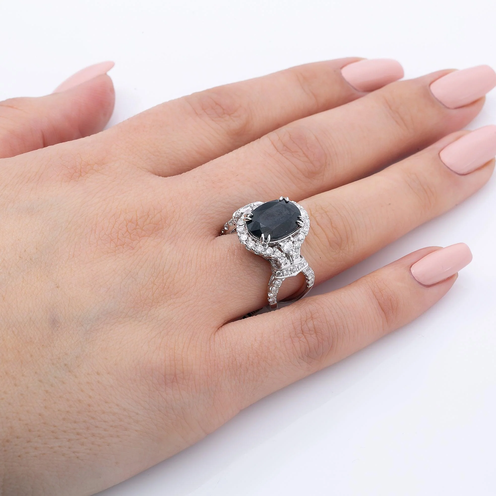 18K White Gold Round Shaped Sapphire Diamond And Gemstone Ring - Image 3