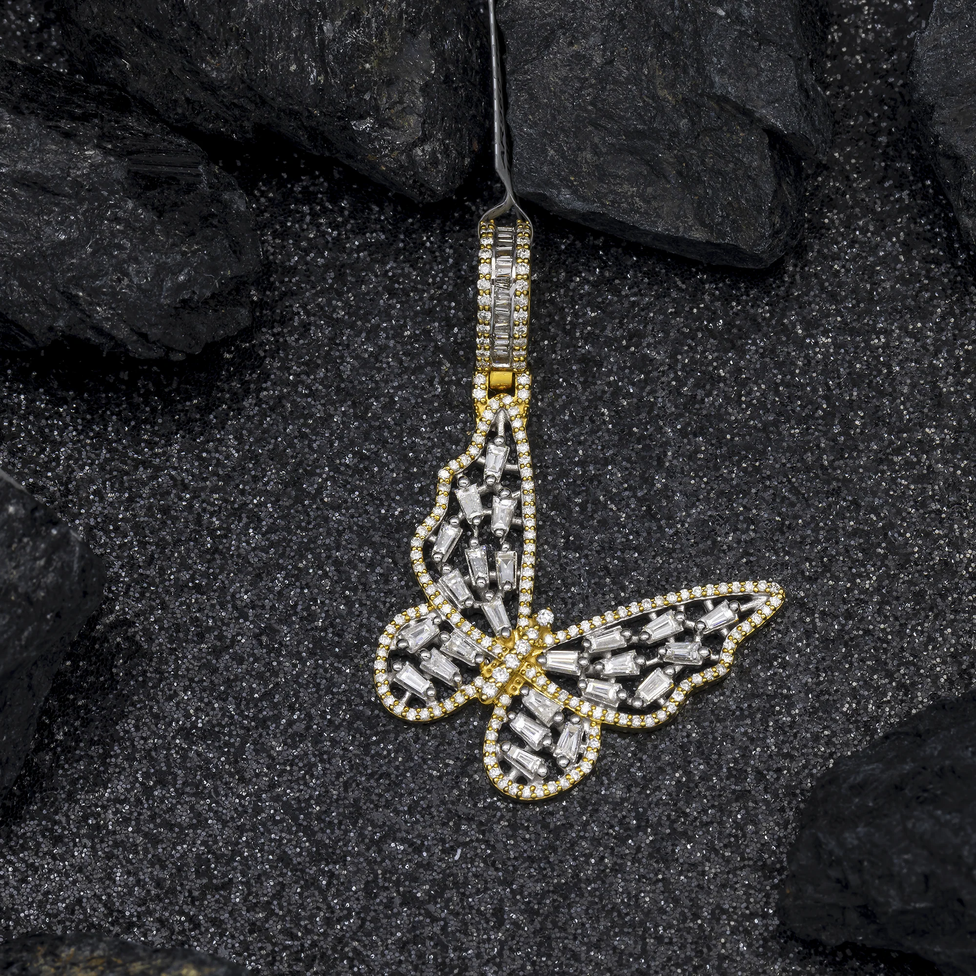 10K GOLD BAGUETTE AND ROUND DIAMOND BUTTERFLY PENDANT 1.61 CT - Image 3