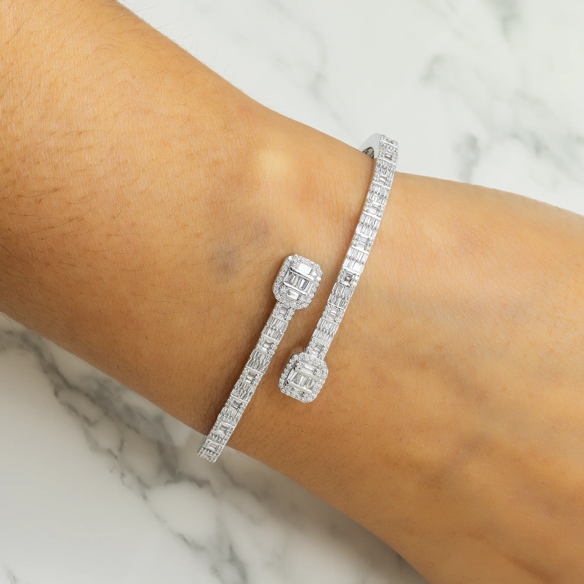 10K GOLD ROUND AND BAGUETTE DIAMOND SQUARE SHAPE BANGLE 1.49 CT - Image 2