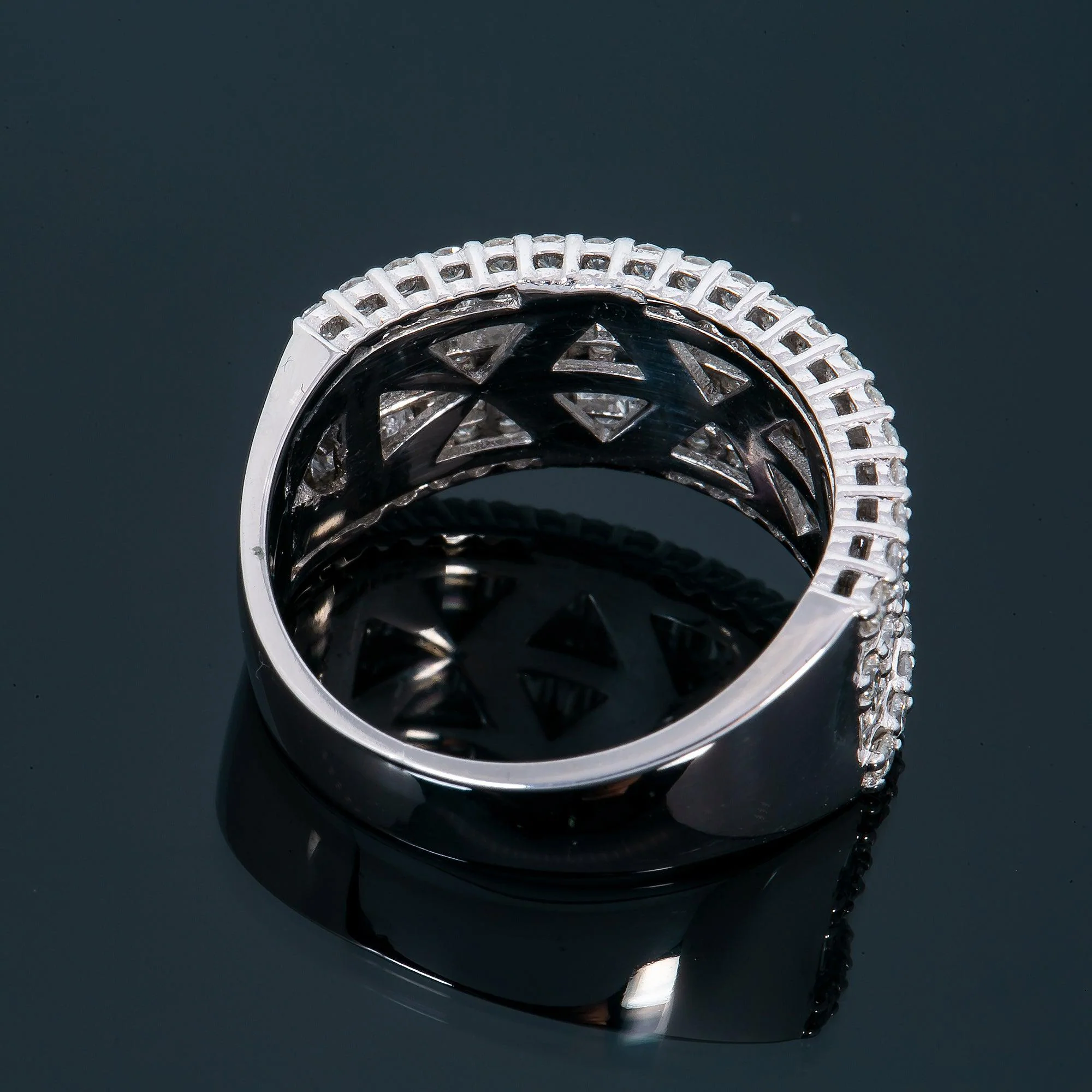 Ladies 14K White Gold Fancy Baguette Diamond Ring With 1.6Ct Diamonds - Image 4