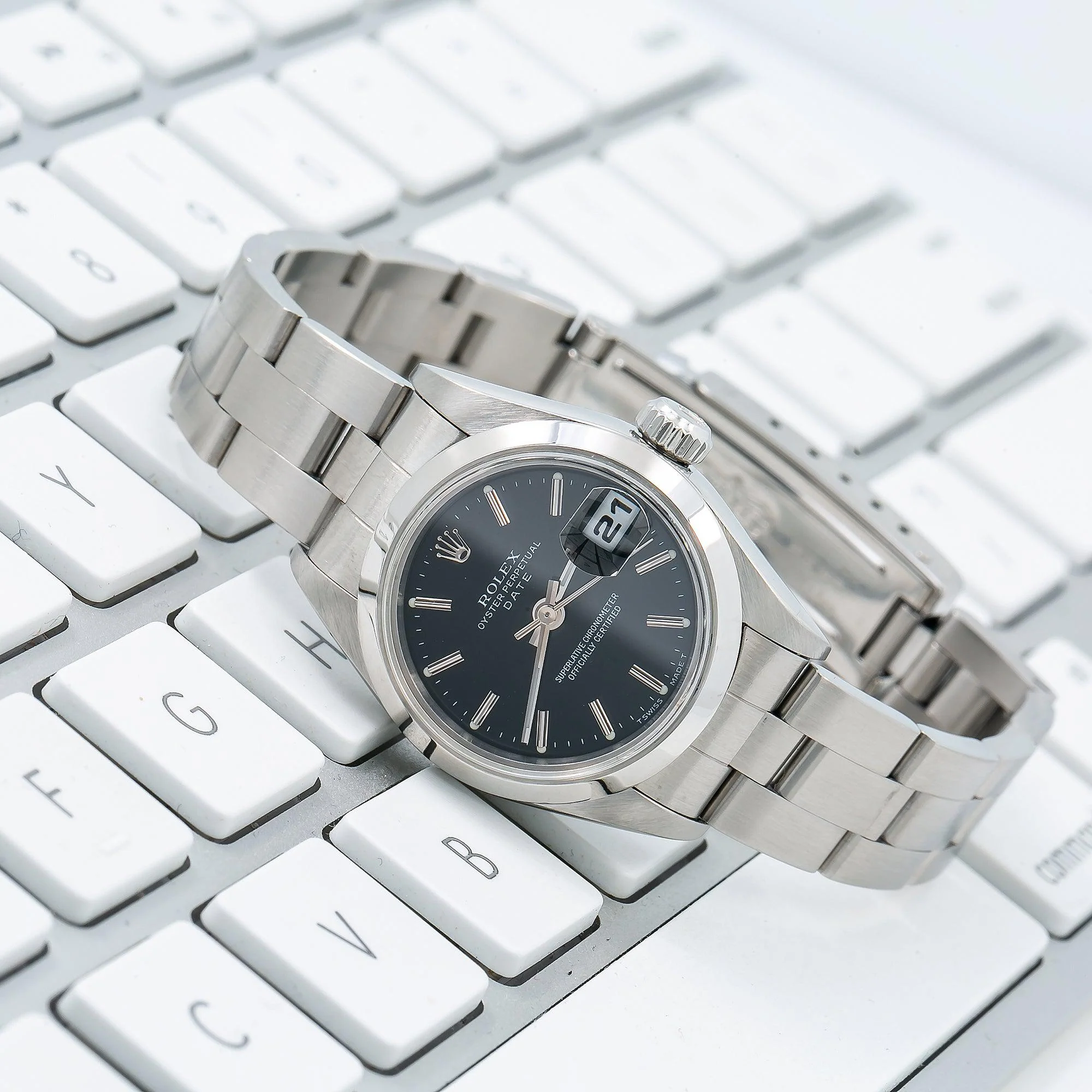 Rolex Date 26MM 6916 Black Dial Smooth Bezel Stainless Steel Oyster Bracelet - Image 4